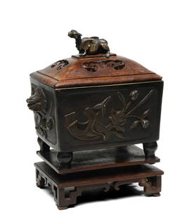 A Lidded Bronze Incense Burner: H: 21cm W: 19cm