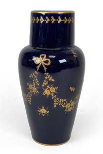 A Black Porcelain Vase: H: 20.5 cm.
