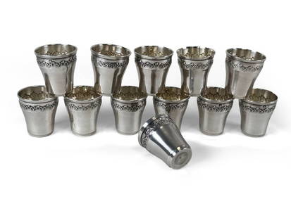 A Set Of Silver Cups: Weight:116 g.H: 4 cm