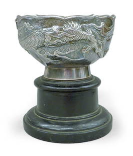 A Chinese Silver Bowl Decorated With Dragons: D: 12 cm , 218.2g