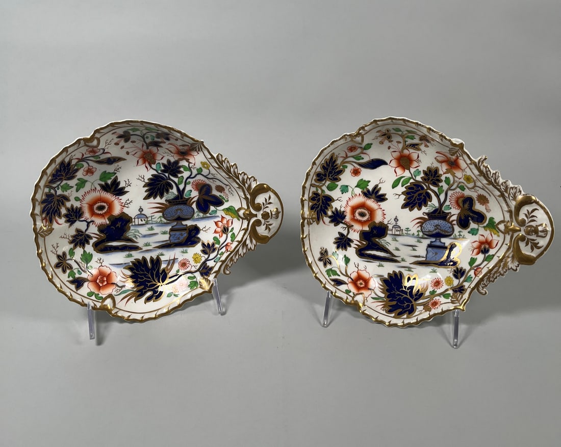 English Imari Shell Dishes (2): 9 1/4 inches