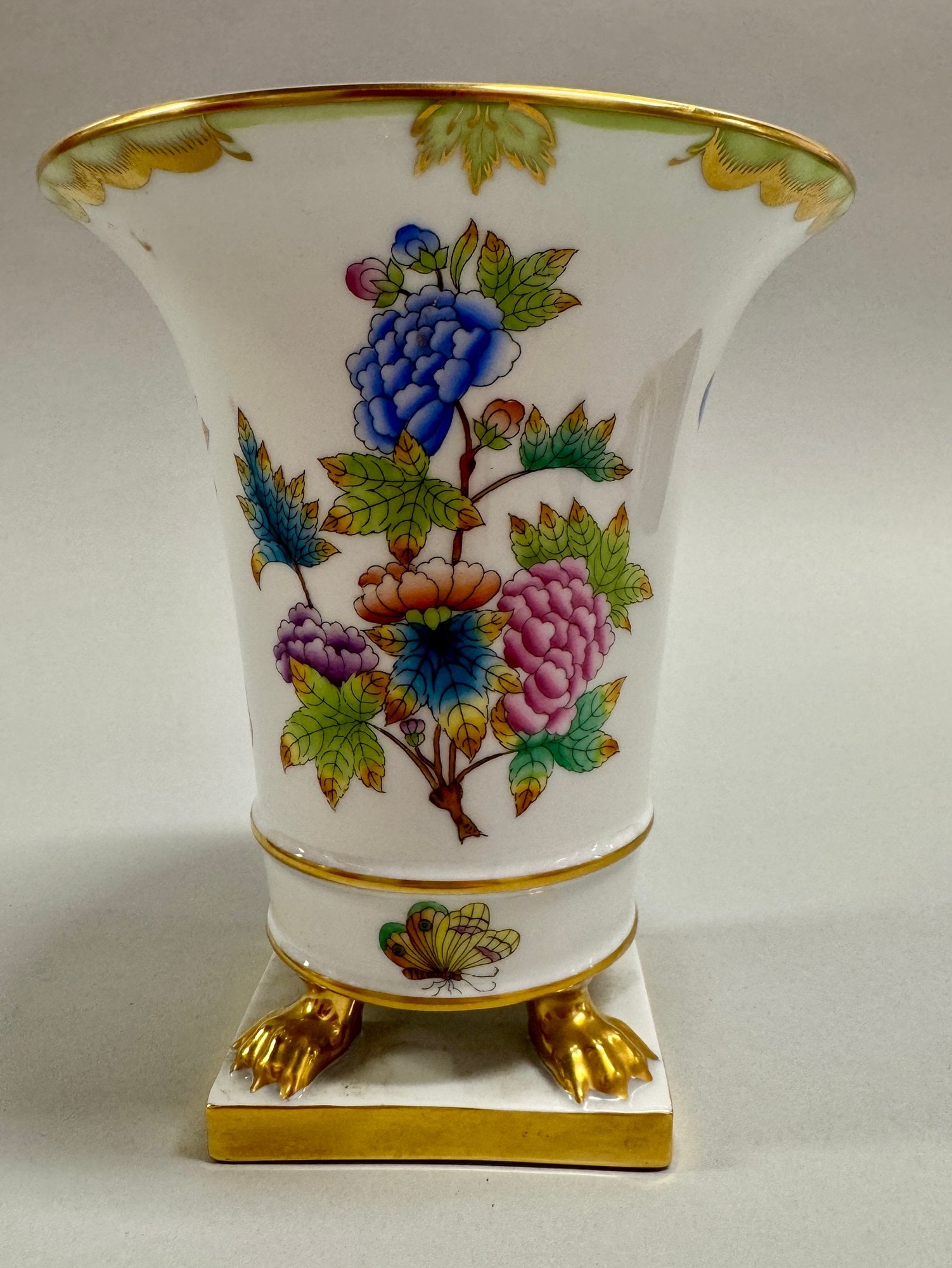 Herend Queen Victoria Claw Footed Vase, C 1960-1970s (1 of 8)