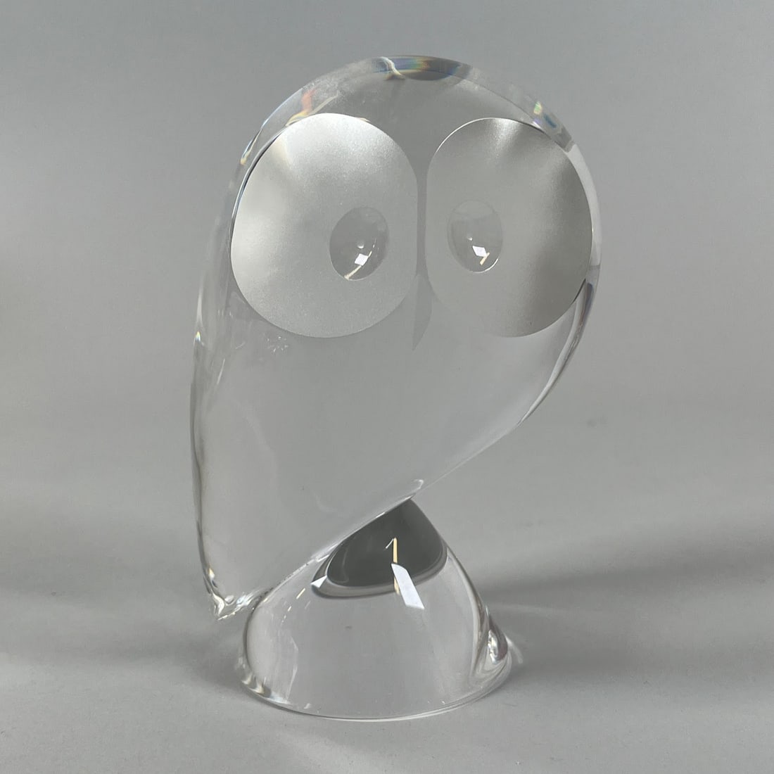 Steuben Glass Perched Owl Figurine: H: 5 1/2 x w: 3 3/4 x d: 3 1/2 inches CONDITION: small smudge on the left eye