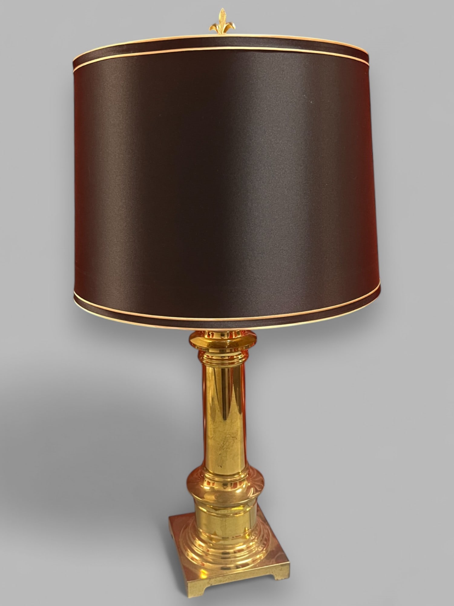 Brass Table Lamp: h: 30 x w: 6 x d: 6 inches (to finial)