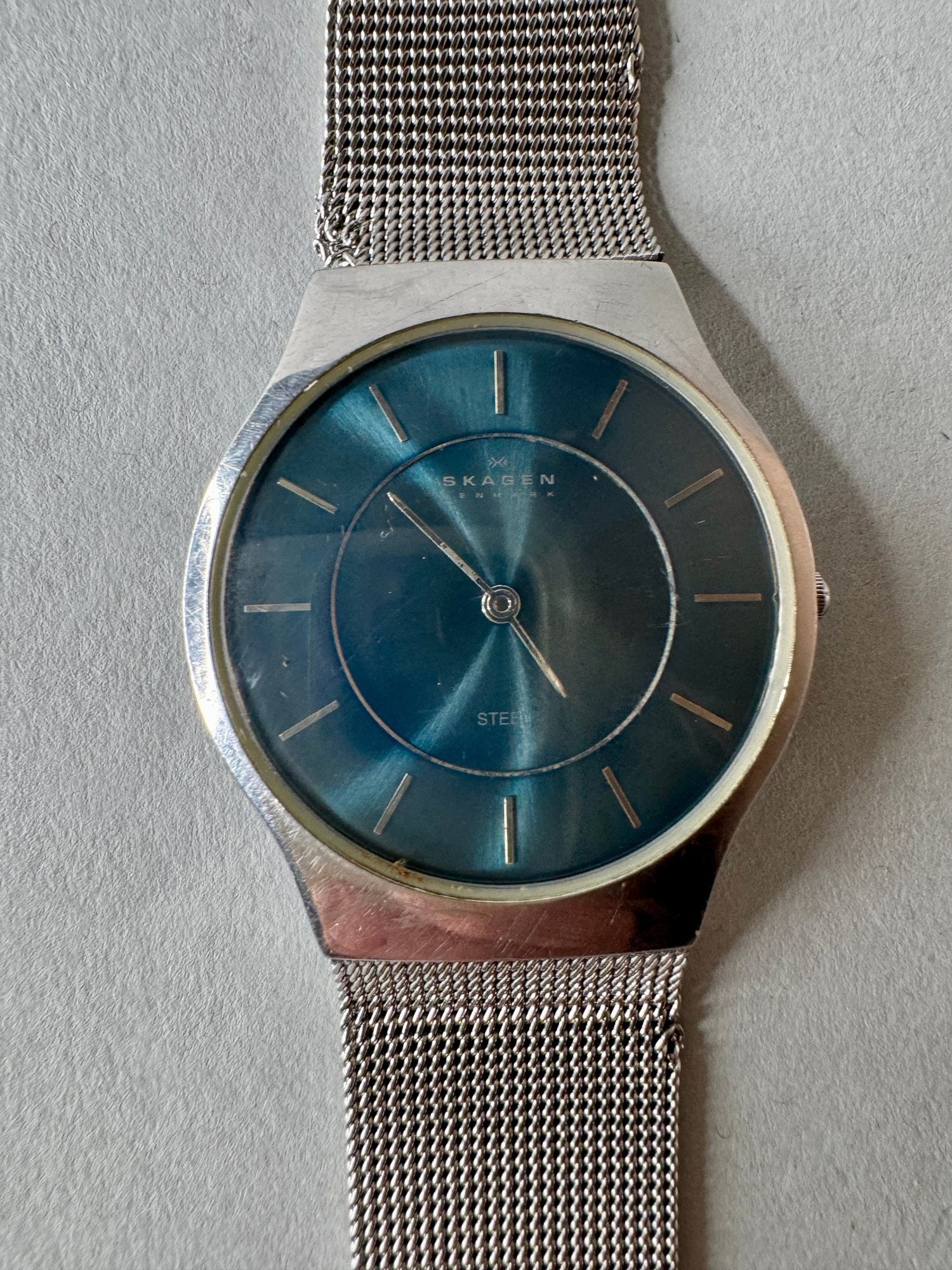 Skagen Denmark Stainless Steel Men's Watch: 34mm Case Dimension Water ResistantCONDITION: some damage to top of wristband links
