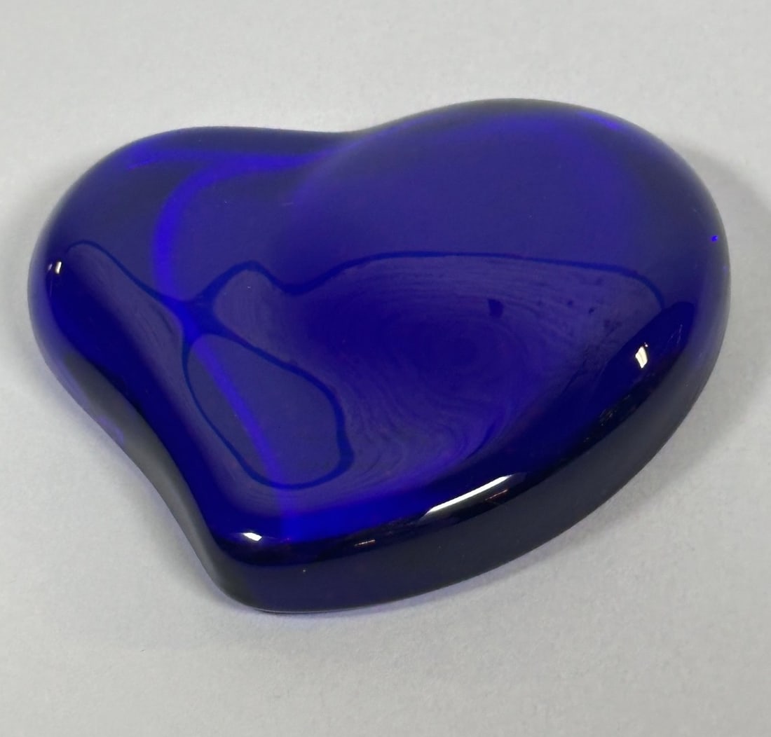 Tiffany & Co. Elsa Peretti Cobalt Heart Paper Weight: H: 3 1/2 x w: 4 inches