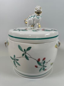 Mottahedeh Museum Reproduction Famille Verte Foo Dog Covered Bowl