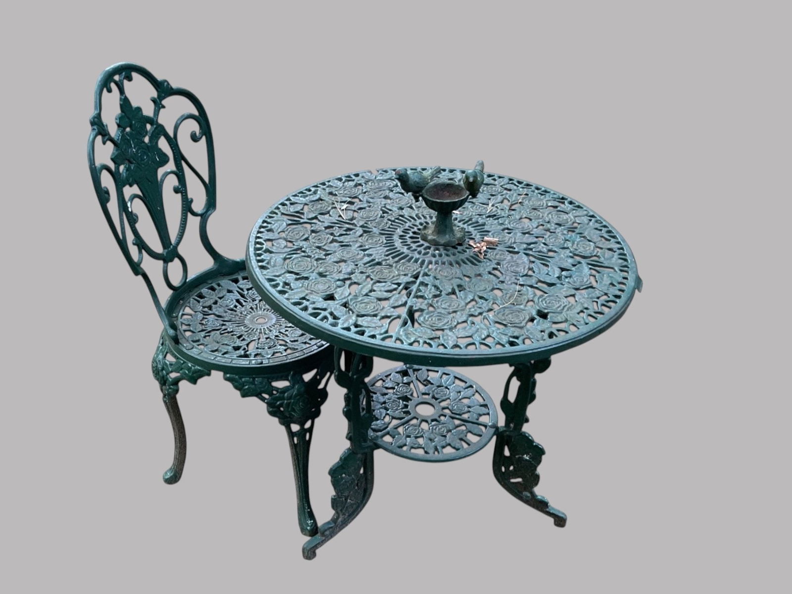 Green Rose Patterned Cast Aluminum Outdoor Table And Chair With Birdbath Display (1 of 2)