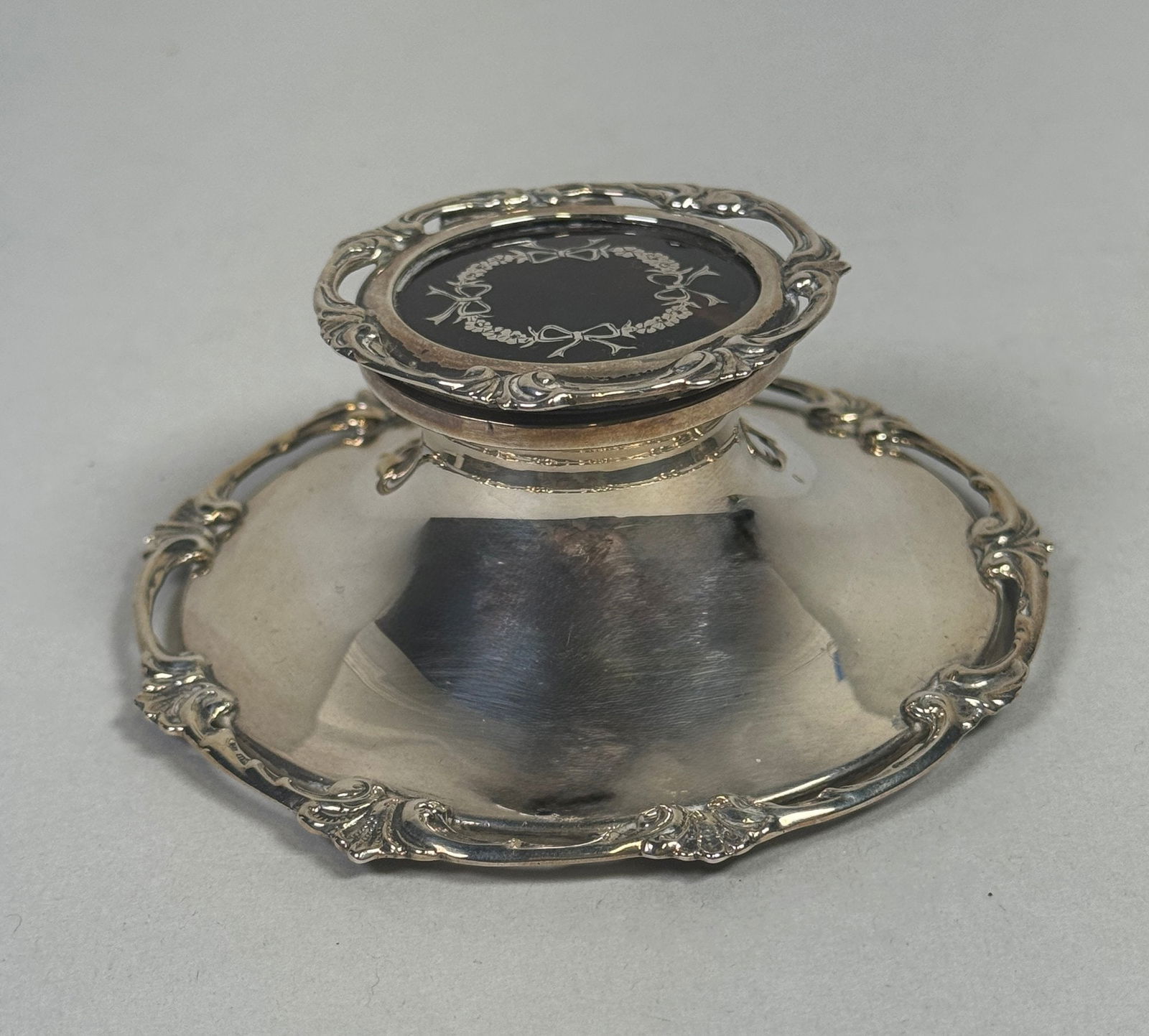 English (Birmingham, 1912) Sterling Silver And Pique Inkwell (1 of 4)