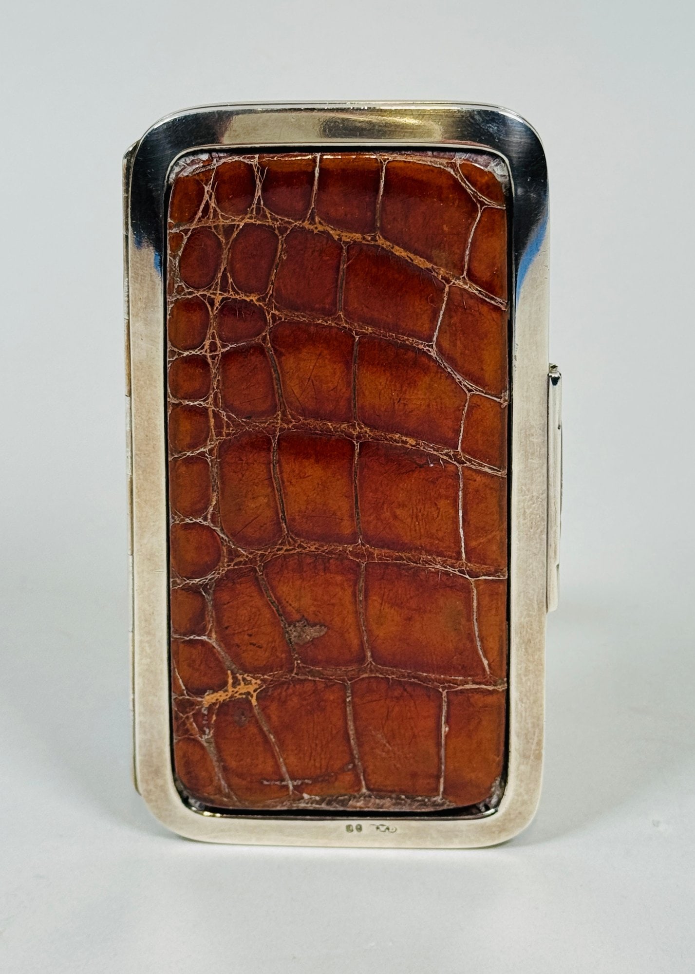 Leuchars And Son (London, 1868) Mens Sterling Silver And Alligator Wallet: H: 5 1/2 x w: 3 inches, OZT: 4.53 gross. CONDITION: hole to corner of leather