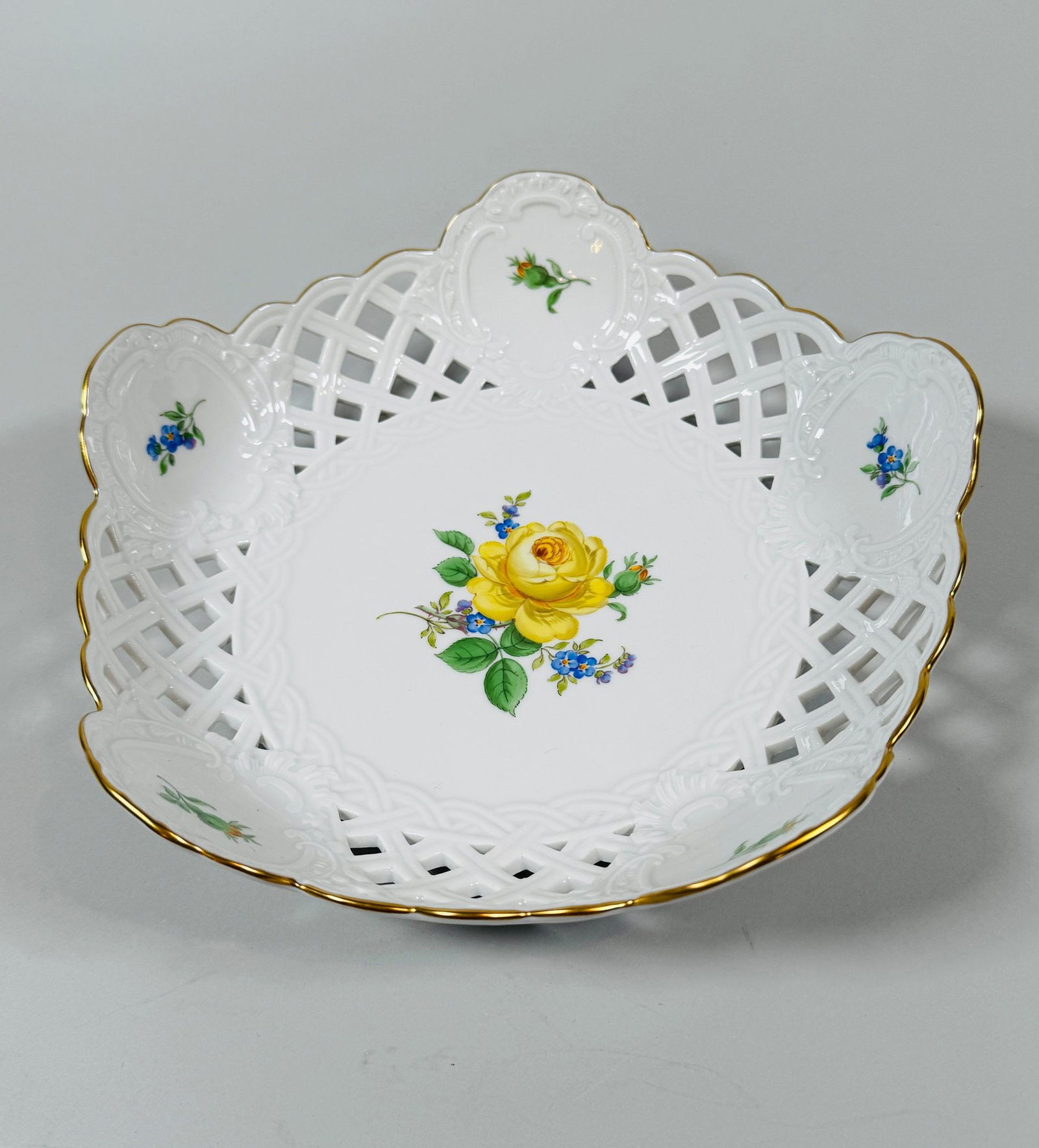 Meissen Reticulated Porcelain Yellow Rose Bowl (1 of 6)