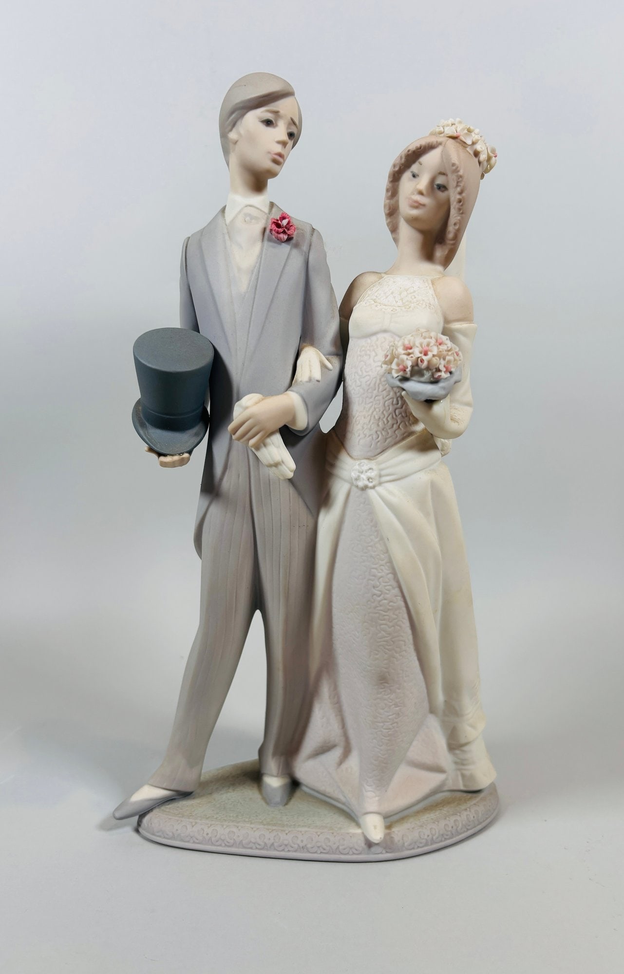 Lladro Wedding Couple Figurine (1 of 2)
