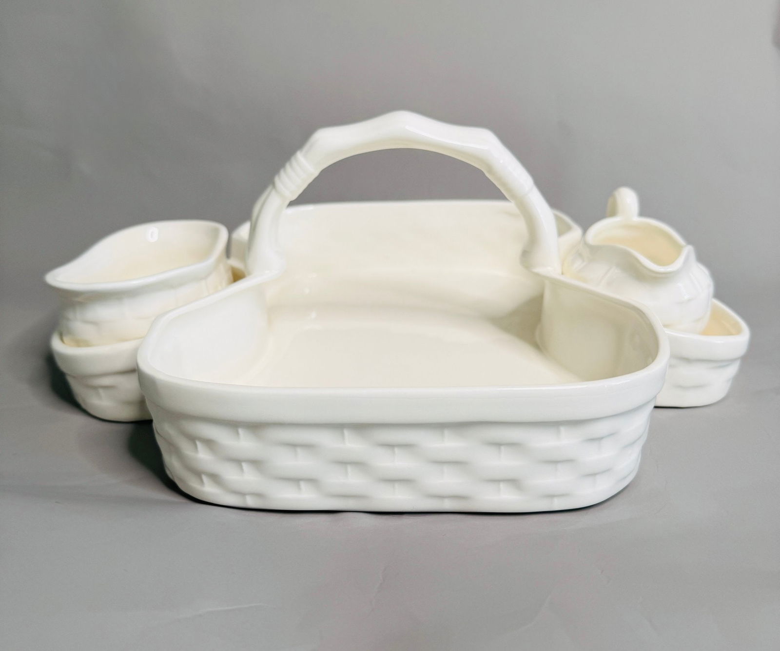 Tiffany & Co. Pottery Strawberry Basket Weave Three Piece Serving Set (1 of 10)