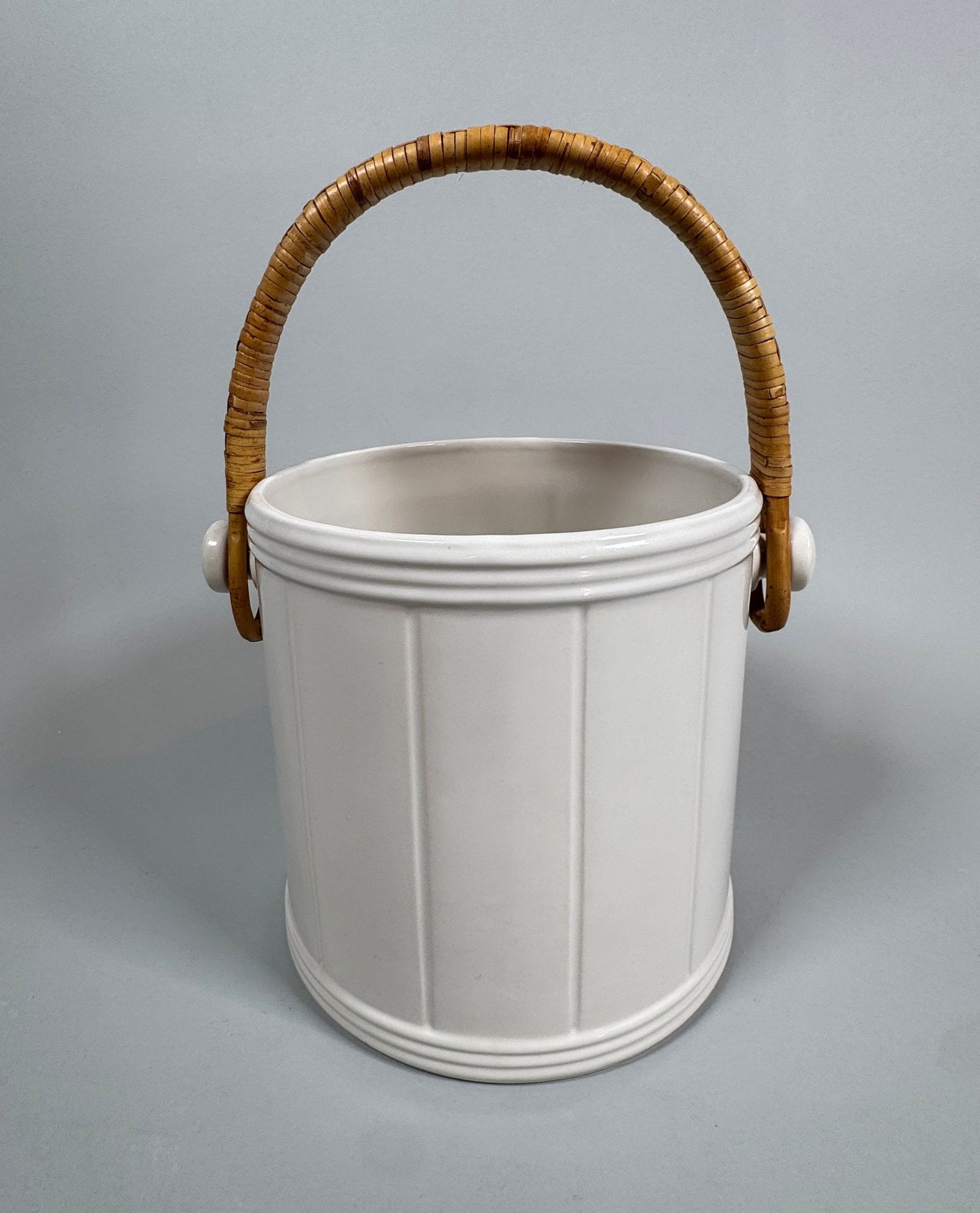 Ralph Lauren Tideshead Ceramic Ice Bucket Made In Portugal: H: 7 x w: 8 1/2 x d: 6 1/2 inches handle is approximately 7 inchesCONDITION: excellent