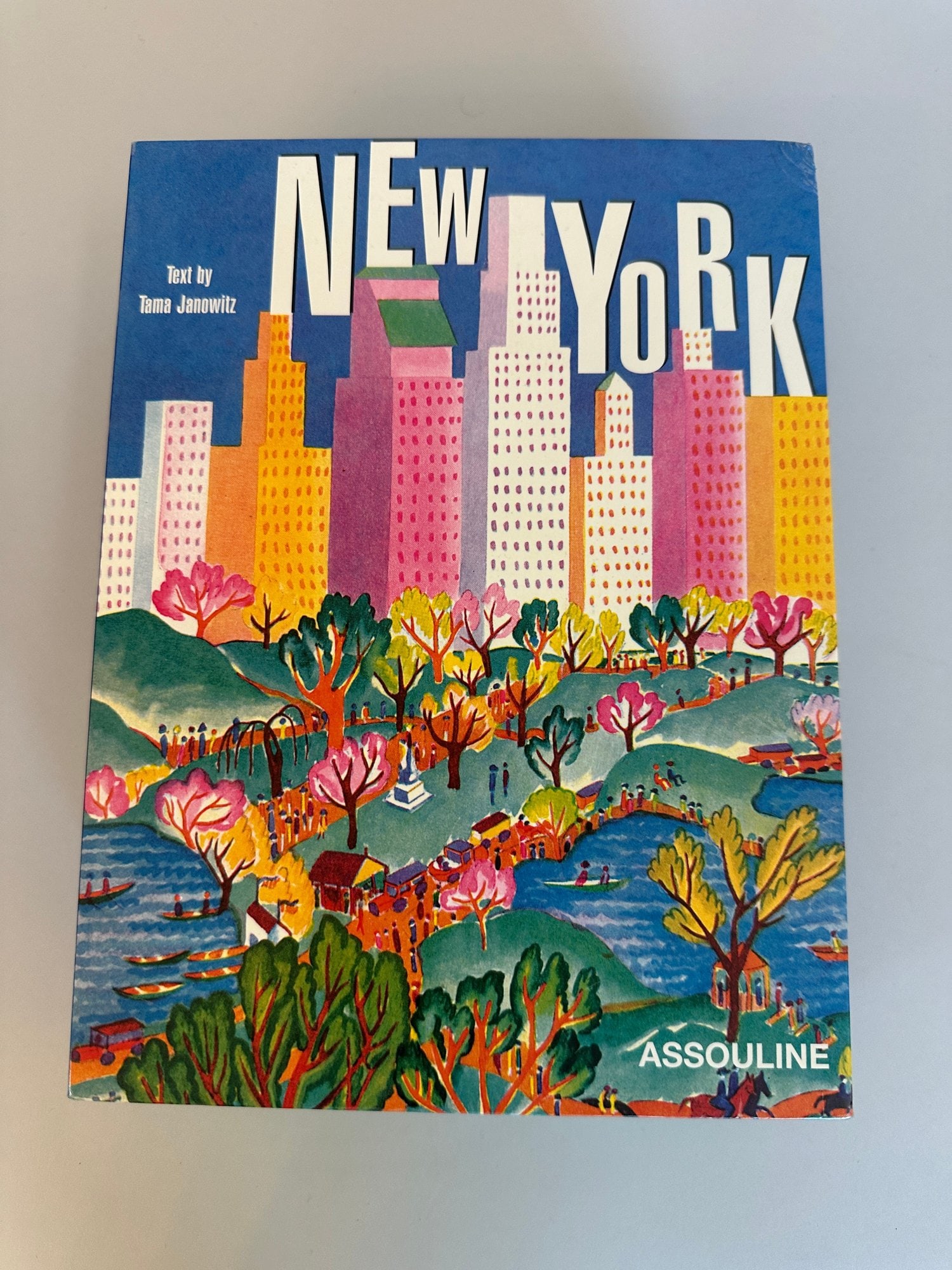Luxury Coffee Table Book: New York, By Tama Janowitz, Assouline, 2005: 975 pages in original retail box h: 9 x w: 6 x d: 3 inches