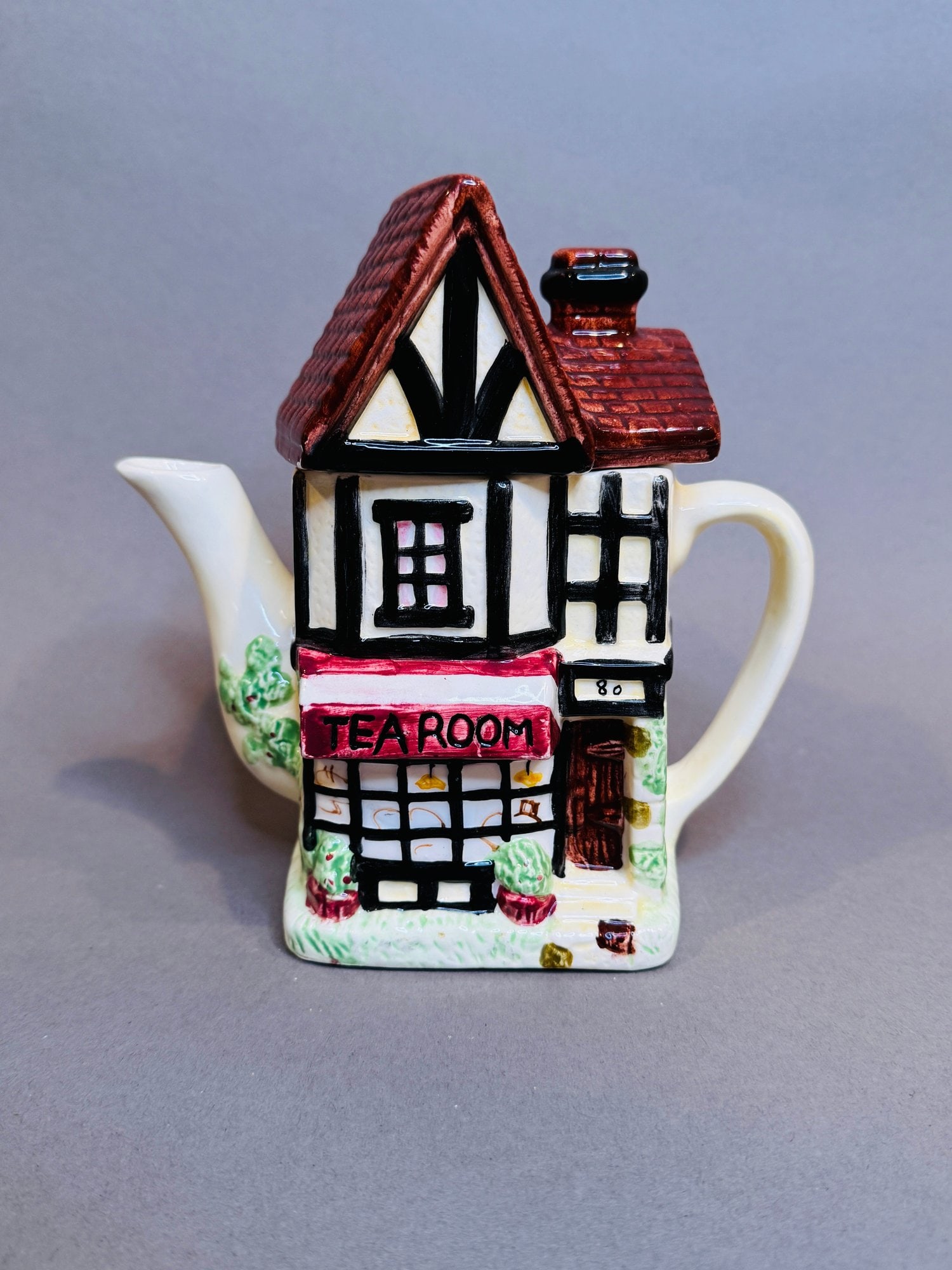 Cardinal Inc. Tea Room 1995 Collectable Teapot: H: 7 inches x w: 7 inches x d: 4 inches