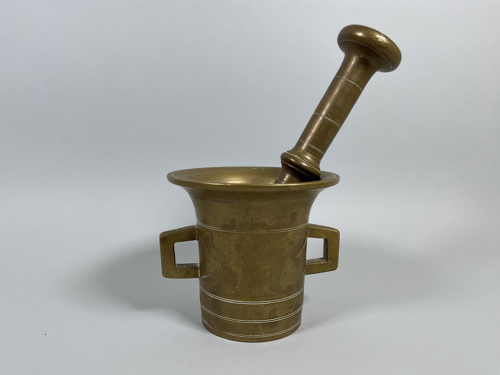 Vintage Brass Apothecary Mortar And Pestle: h: 5 x dia: 5 1/2 inches