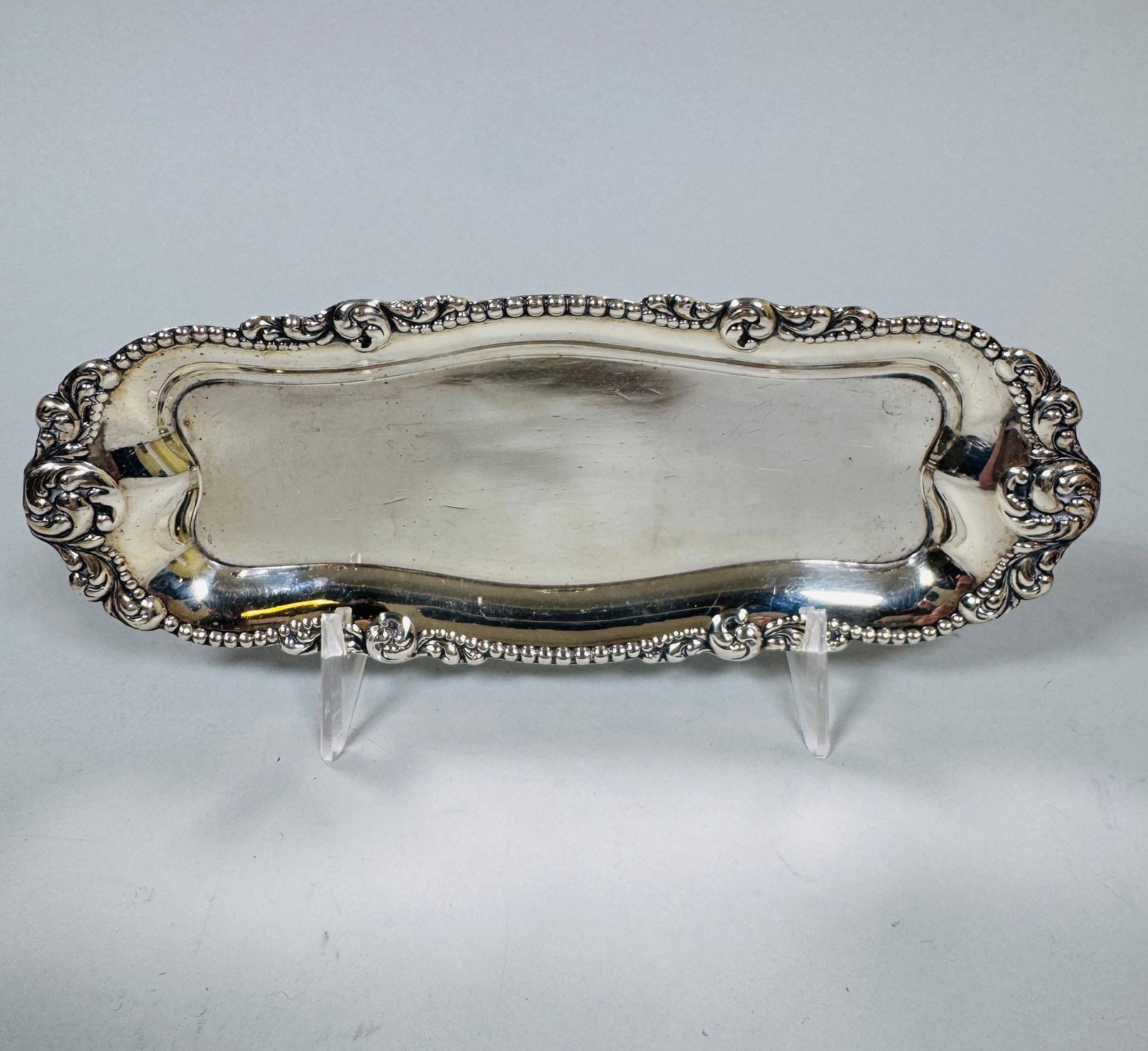 Reed & Barton Sterling Silver Repousse Bordered Eyeglasses Tray: Maker marks underneath w: 6 3/4 x d: 2 1/2 inches OZT: 1.68