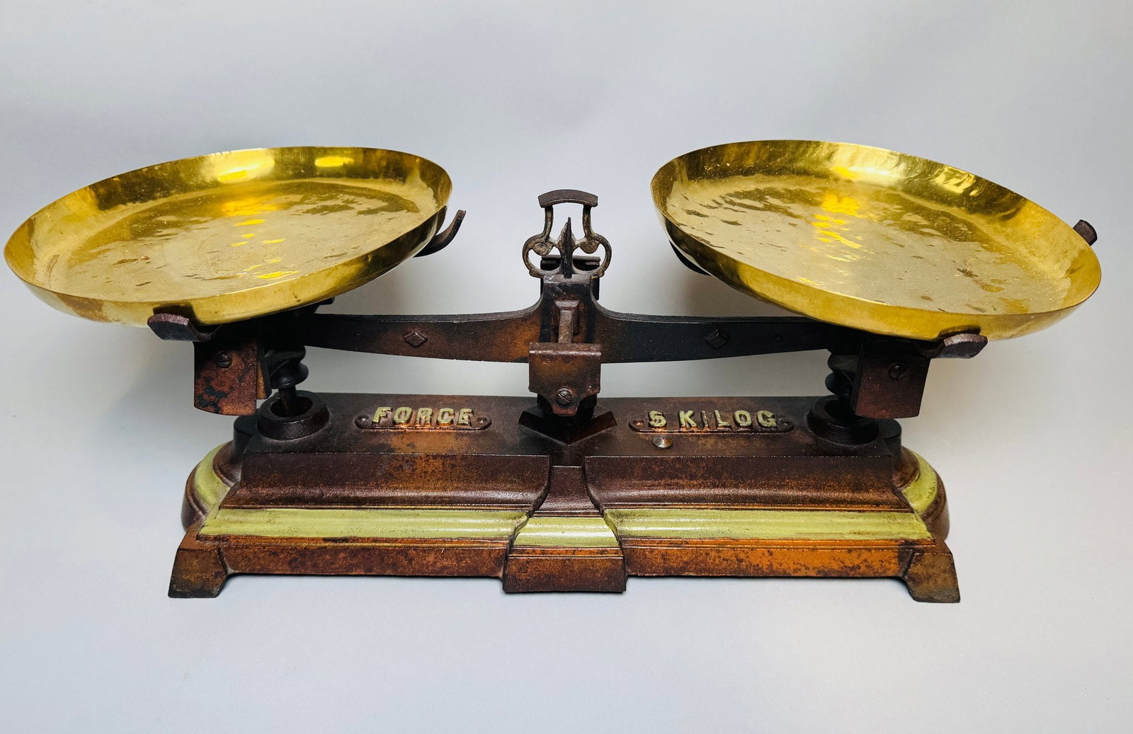 French Force Cast Iron 5 Kilogram Market Scale, 19th/20th Century (1 of 4)