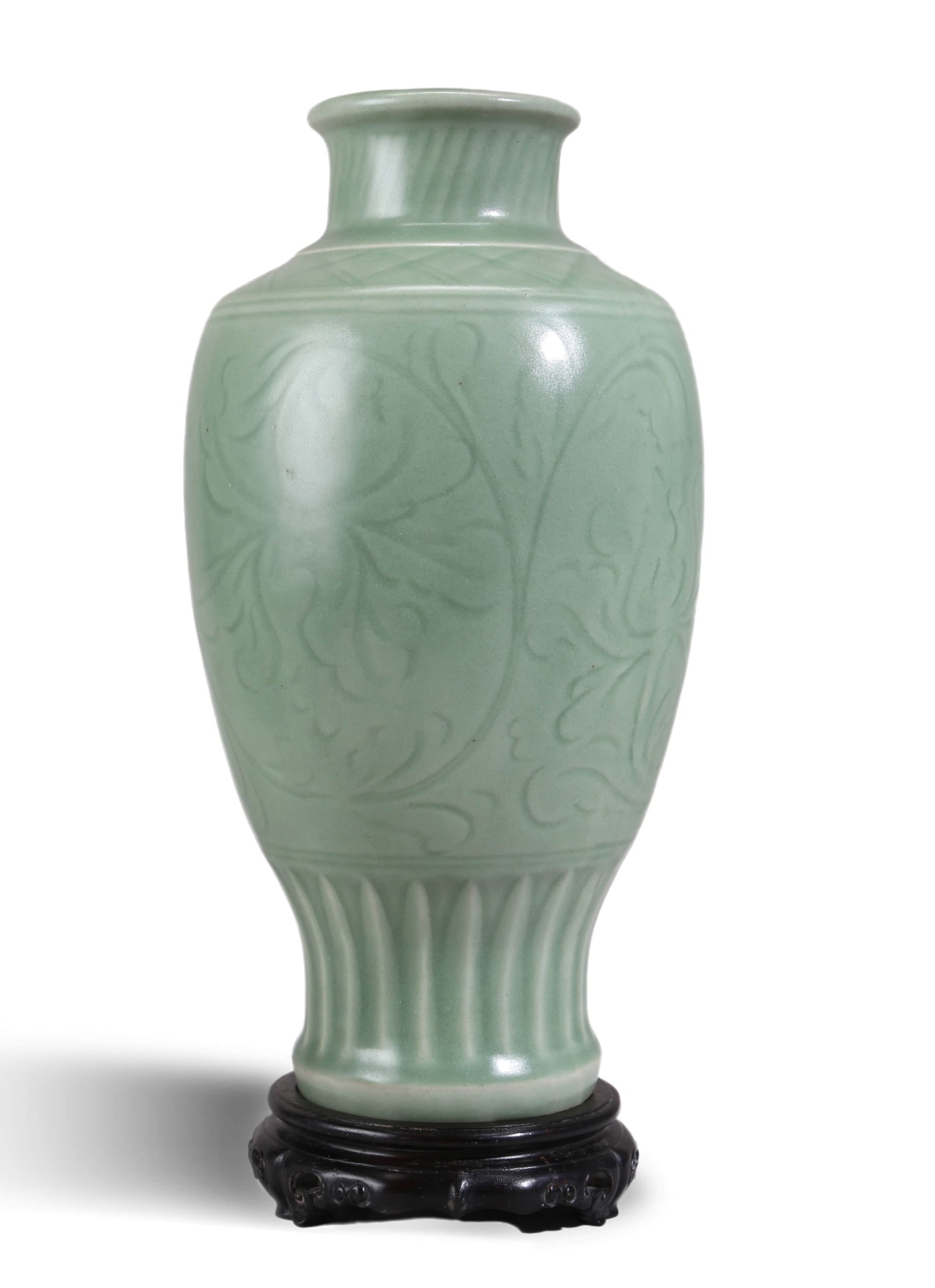 AN INCISED LONGQUAN BANANA LEAF MEIPING (1 of 13)