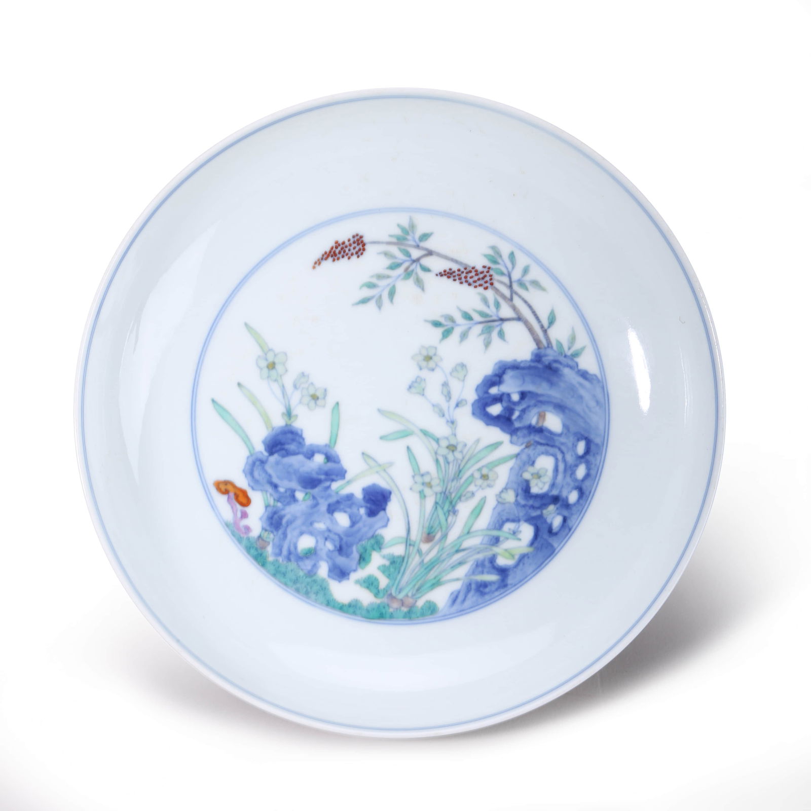 A BLUE AND WHITE DOUCAI NARCISSUS PLATE (1 of 11)