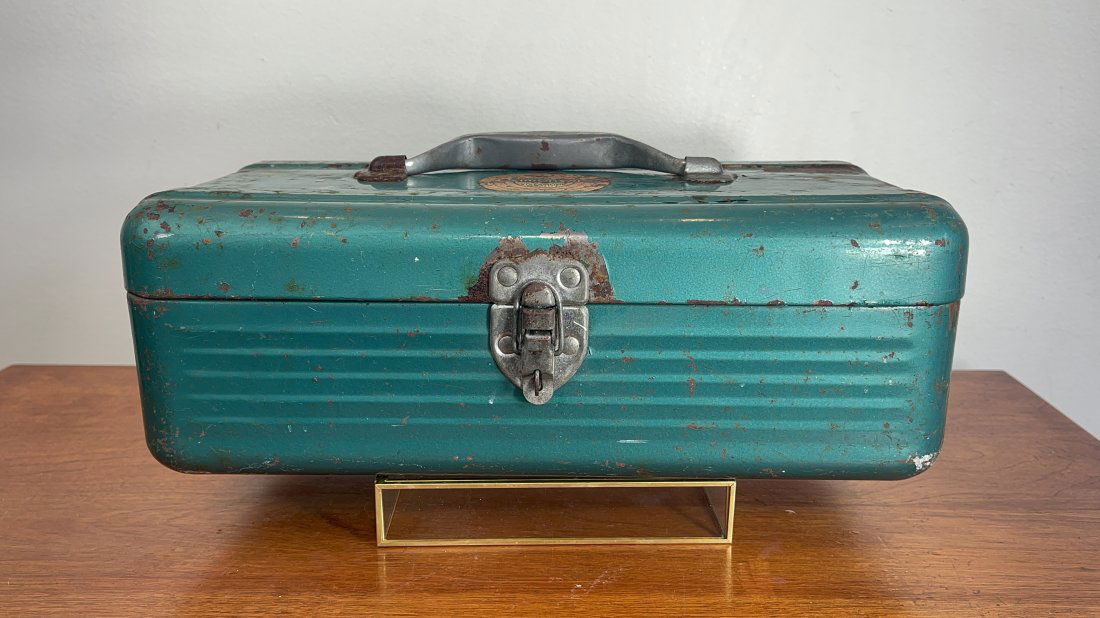 Vintage metal toolbox with handle | carpenters tool box | tool chest l storage box: This cool vintage metal tool caddy with handle will bring back nostalgic memories! Will look great as a decorative item, as a storage basket or Great to gift as well! Shipping fee category: ShipB= $30