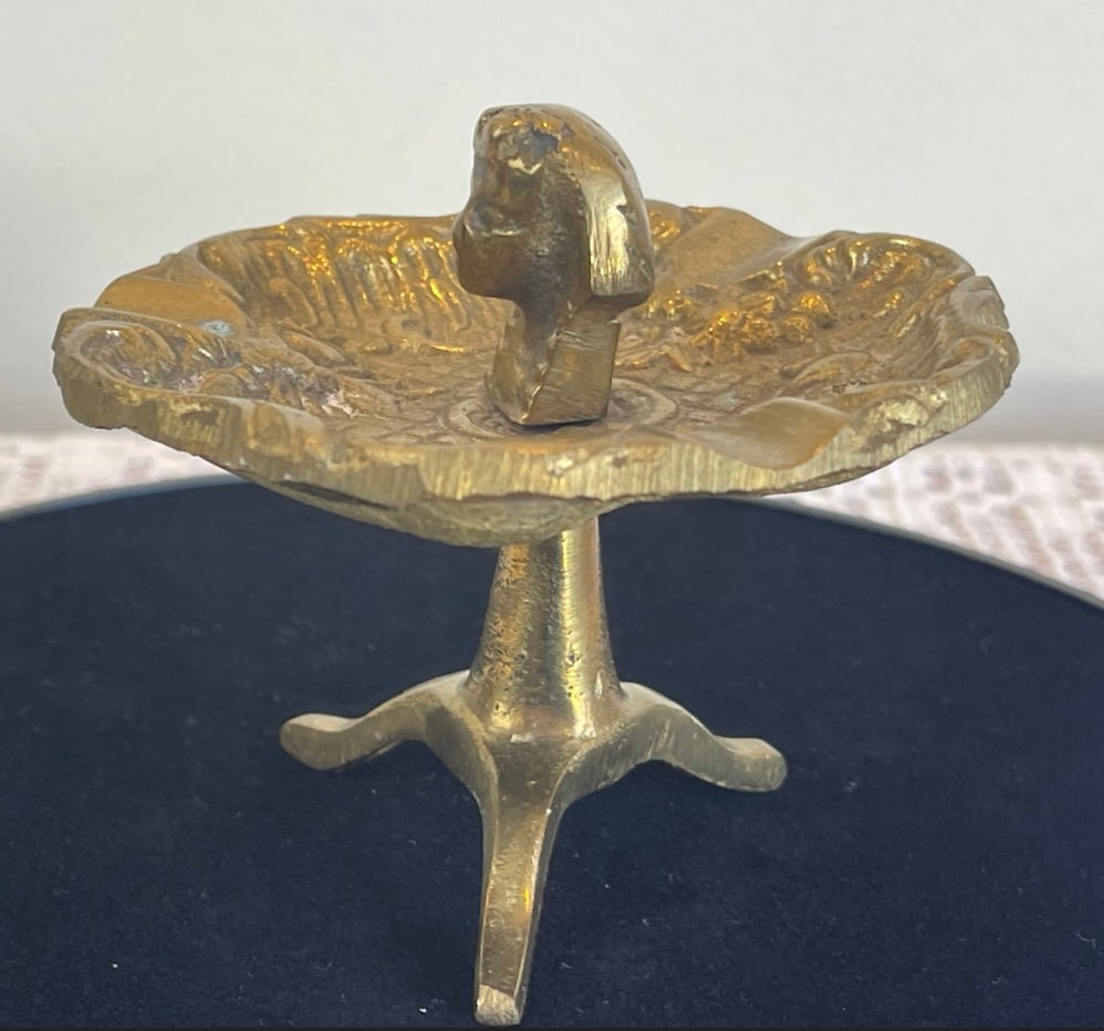 Vintage brass ashtray with pharaoh head | Egyptian style cigarette ashtray I footed brass ashtray (1 of 10)