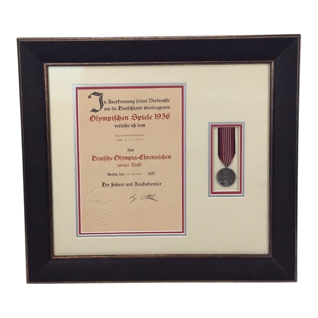 German Pre-WW2 Commemorative 1936 Olympic Medal Of Honor w/award Document Framed: German Pre-WW2 Commemorative 1936 Olympic Medal Of Honor (Deutsche Olympia-Ehrenzeichen) with award Document Professionally Matted and Framed A German 1936 Olympic Medal of Honor (Deutsche Olympia-Ehr