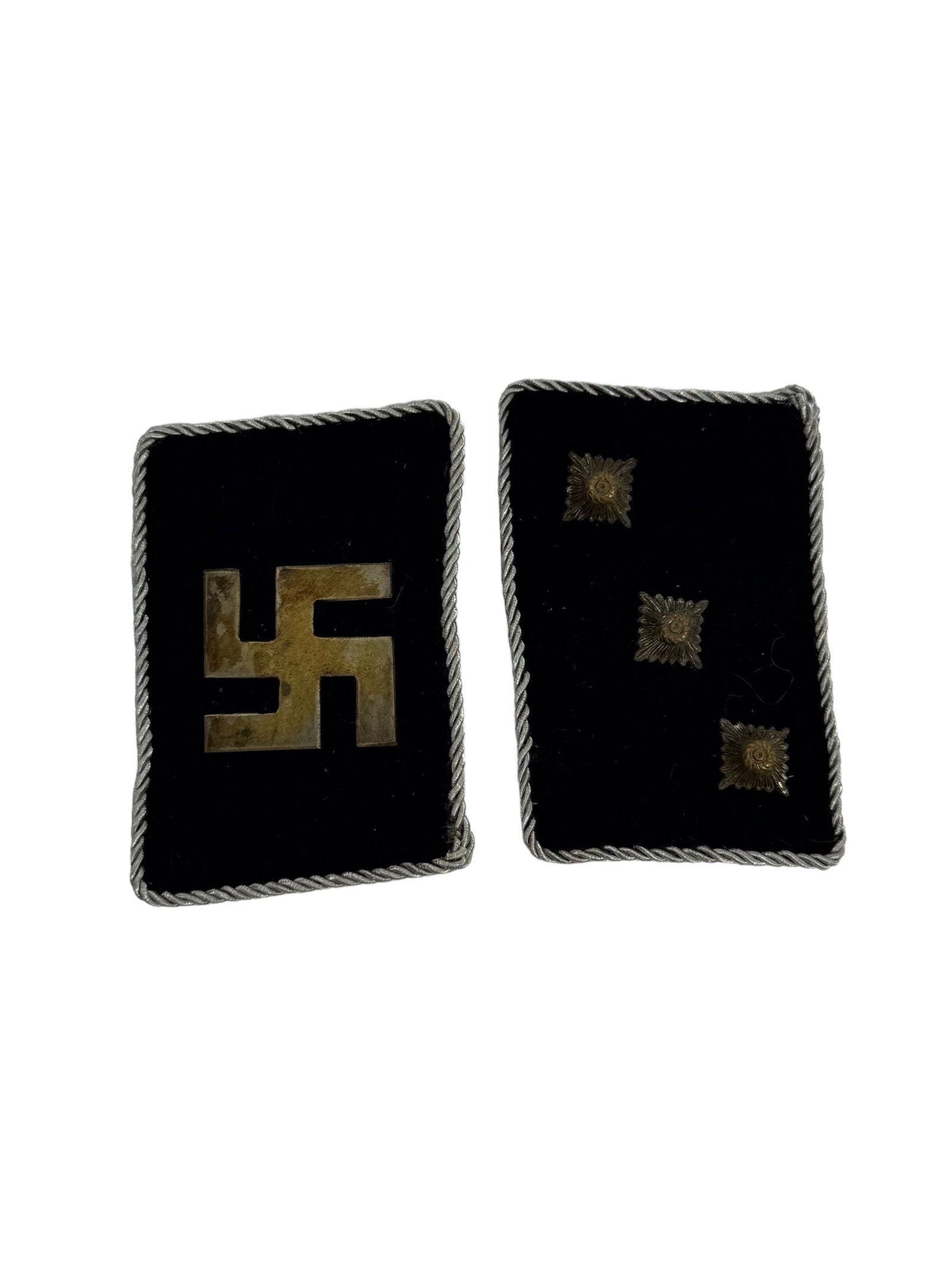 Rare German WW2 19th SS Latvian Legion Division SS Untersturmfuhrer Officer Collar Tab pair: This is an original and extremely rare pair of German WWII 19th SS Latvian Legion Division SS Untersturmführer Officer Collar Tabs. These insignia belonged to an officer in the 19th SS Latvian Divisi