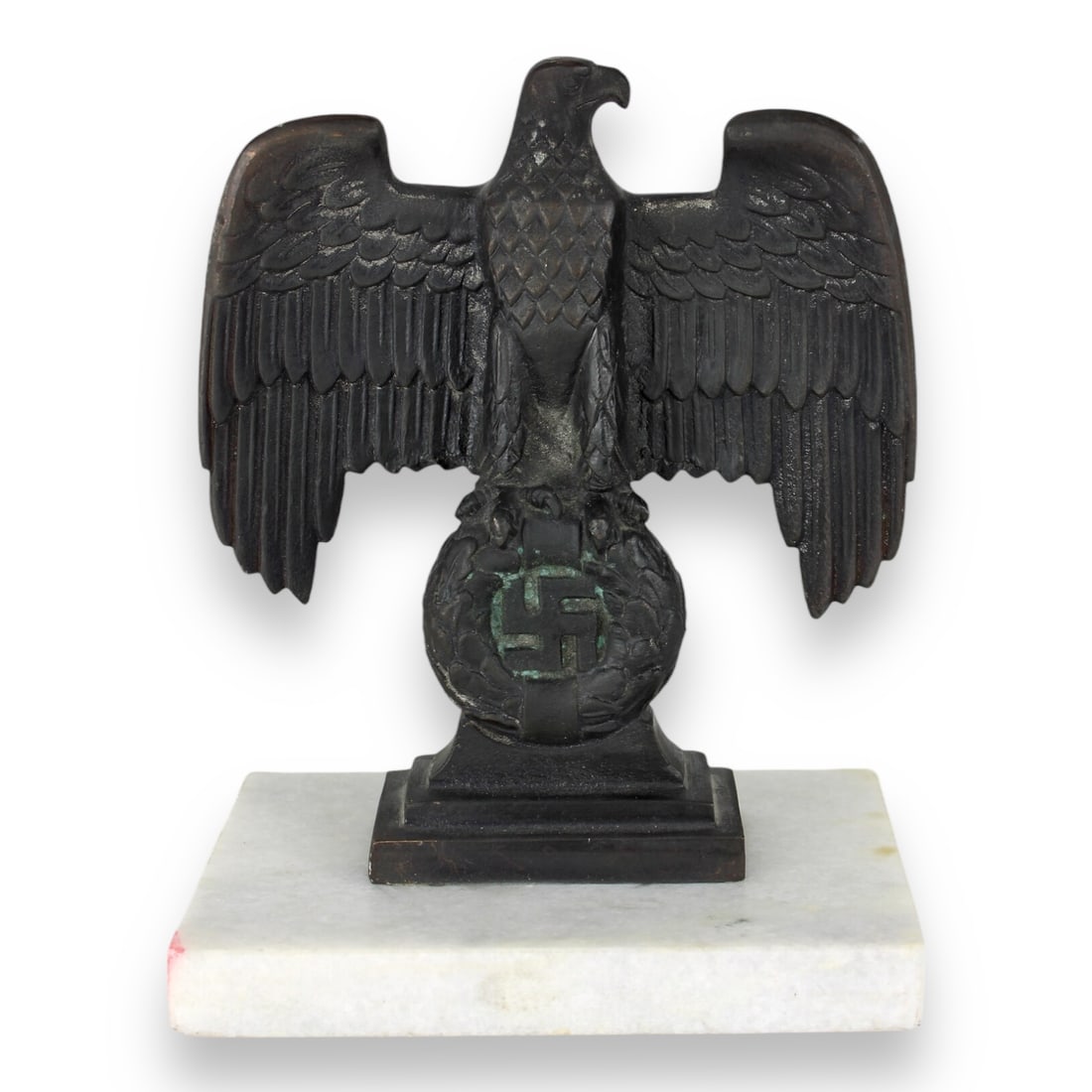German WW2 NDSAP Desk Eagle on Marble - RZM Marked and Numbered: A WW2 German NSDAP Desk Eagle with an RZM makers mark, cast in bronze and mounted on a natural white marble base. The attention to detail on the front facing eagle and well weighted construction (3.5L