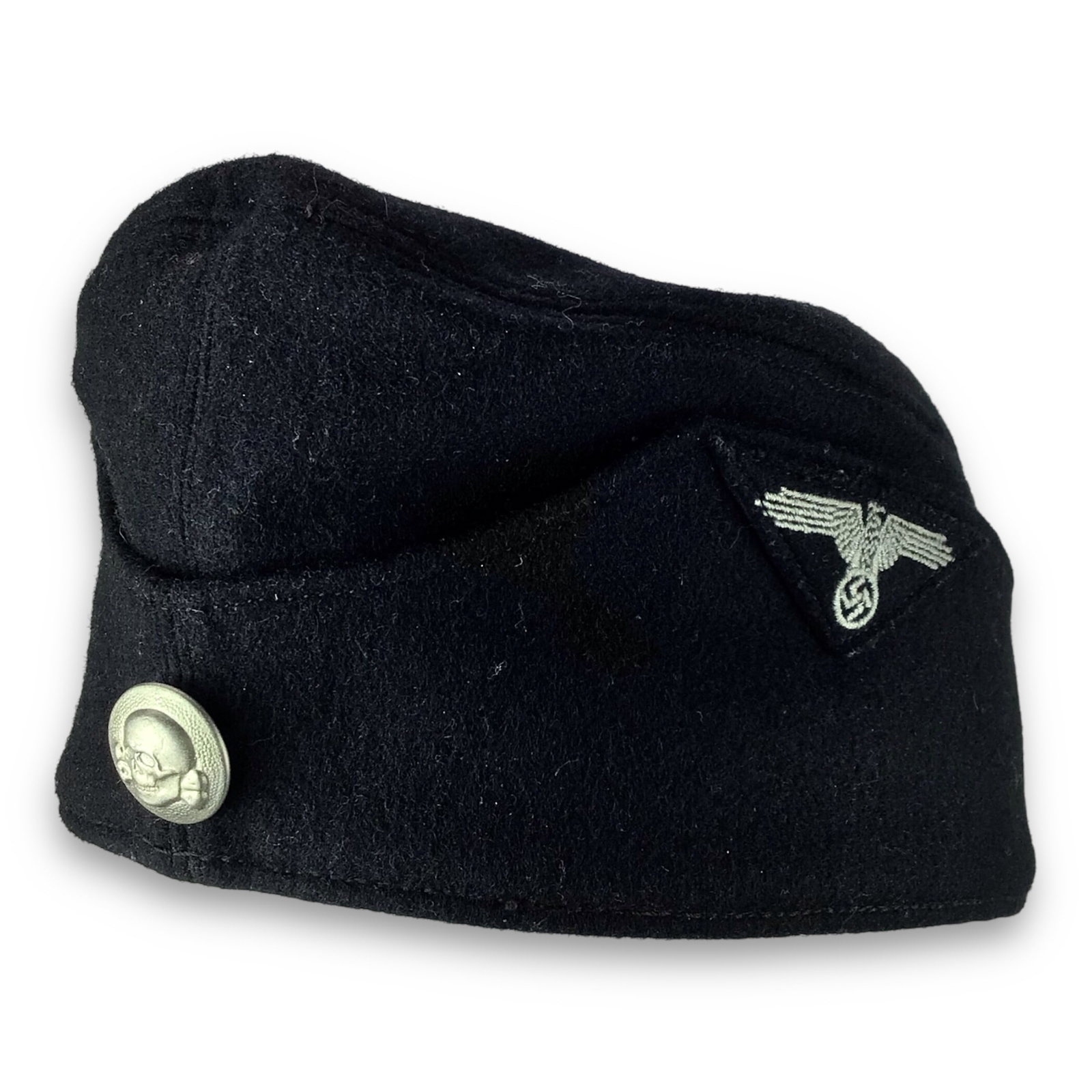 German WW2 Exceptional SS M34 Field Cap – Published Example in Collector’s Book: This extremely rare SS M34 Field Cap is featured in the book “Field Uniforms of Germanys Panzer Elite” by Edwards & Pruett (1998, 1st edition) and remains in immaculate condition. The book des
