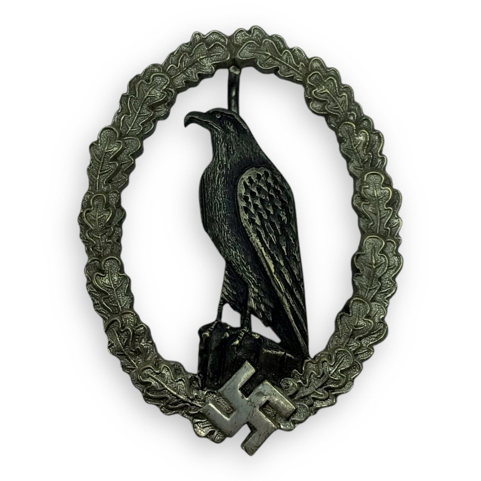 German WW2 Luftwaffe Retired Pilot Badge – CE Junker Berlin SW, Silver-Plated: This is an original Luftwaffe Retired Pilot’s Badge from the Second World War, featuring one-piece silver-plated nickel construction and a toned eagle in flight clutching a swastika, encircled by an