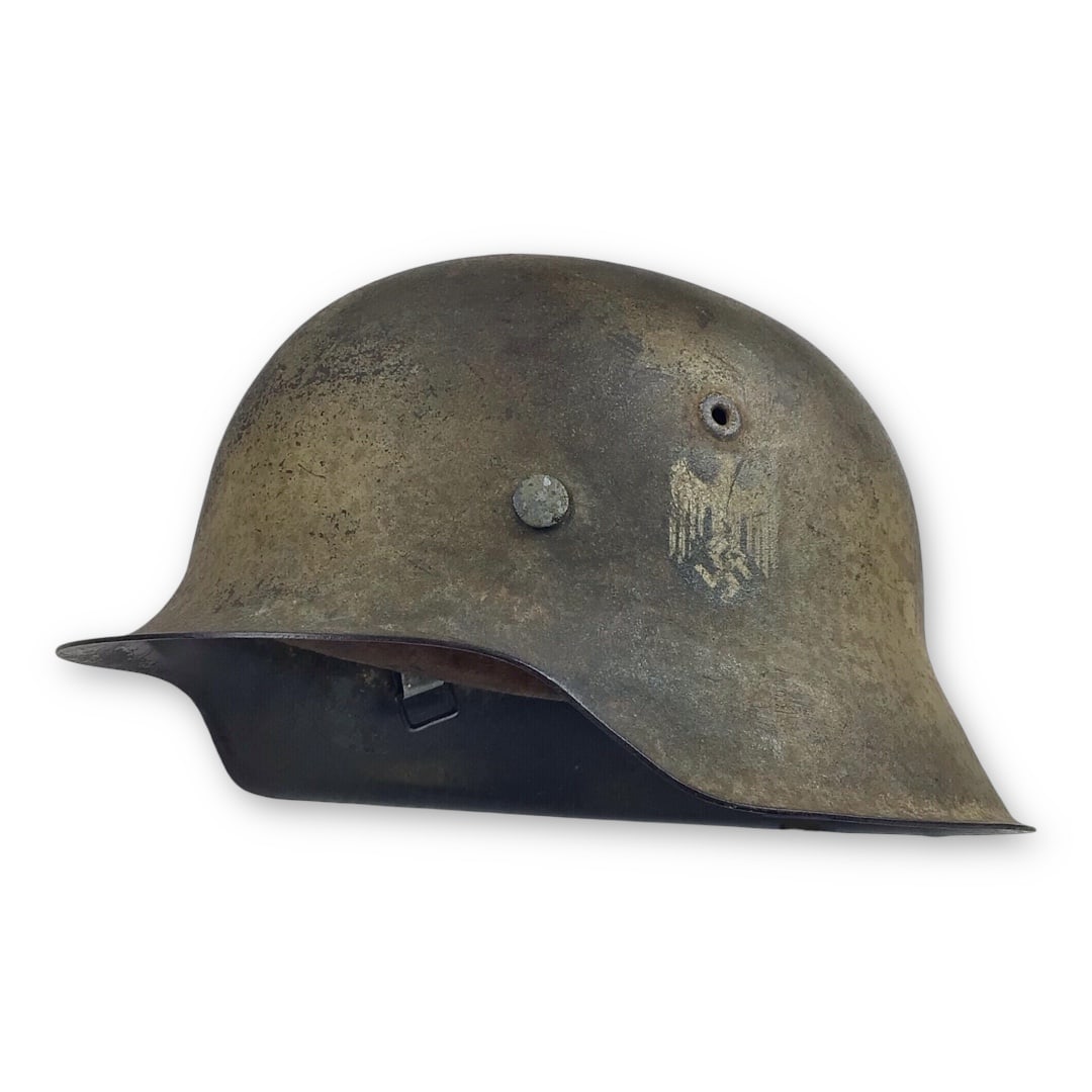 German WW2 M42 Heer Tropical Camouflage Helmet - Southern Front/Italian Campaign: This is an all-original WW2 German M42 Heer Tropical Helmet, featuring a period-applied tan camouflage finish, commonly associated with service in warmer climates such as the Italian or Southern Europ