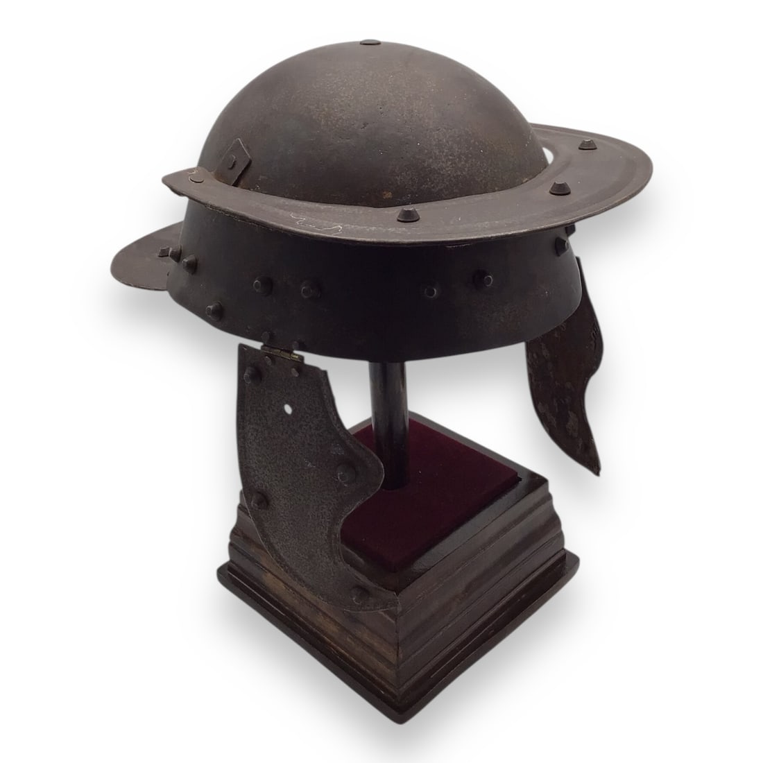 Victorian-Era Roman-Style Warrior Helmet with Cheek Guards - Decorative Armor: A striking Victorian-era decorative helmet fashioned in the style of a Roman warrior's helm, complete with ear guards and intact articulated cheek pieces. The helmet is full-sized and suitable for adu