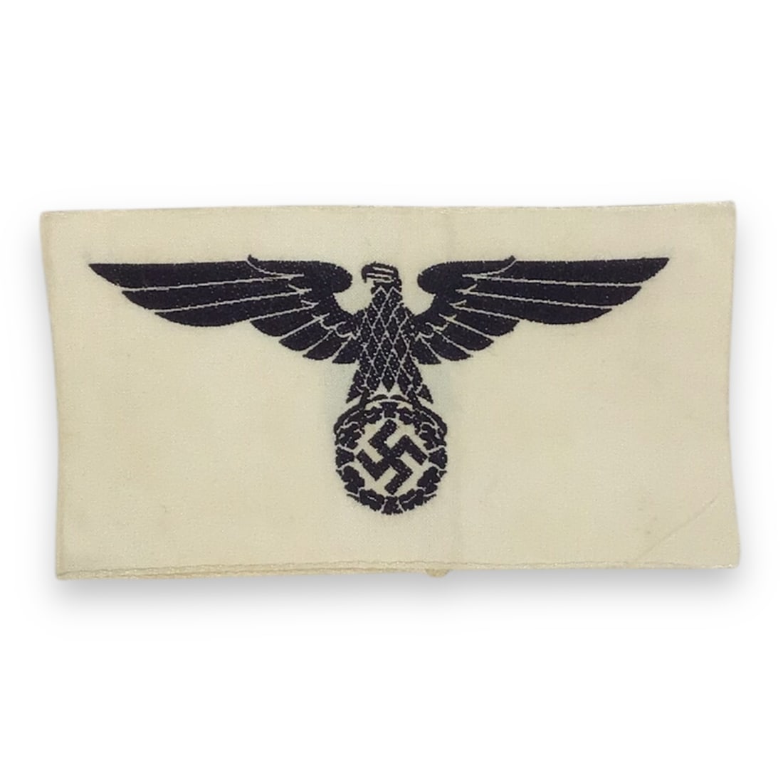 Rare German WW2 Army Recruiting Service Armband (Wehrersatzdienststellen): A rare German WW2 Army Recruiting Service (Wehrersatzdienststellen) Armband, made from white woven cotton/rayon and featuring a machine-embroidered black Wehrmacht eagle clutching a wreath with a swas