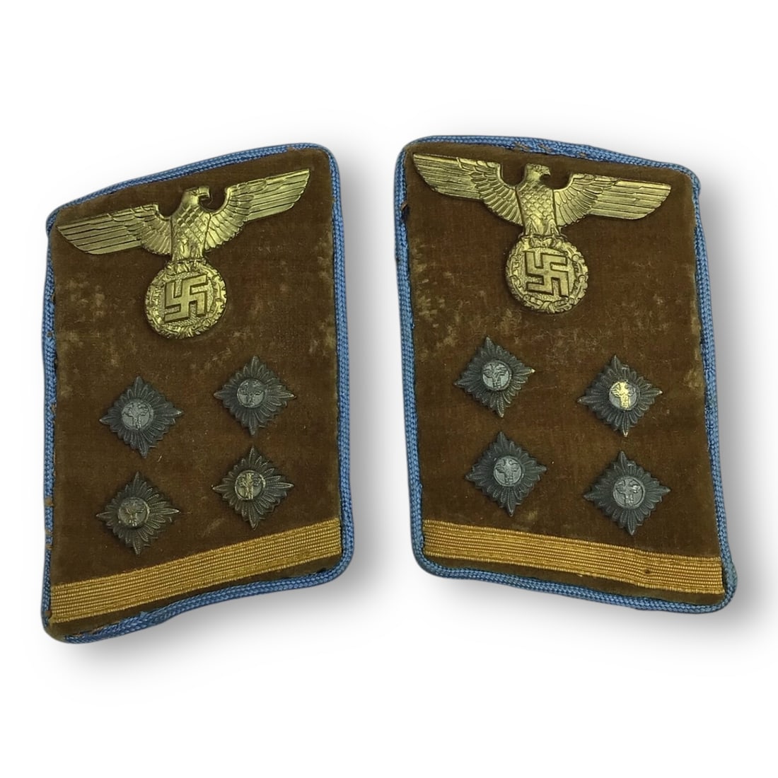 German NSDAP Collar Tab PAIR w/ RZM Tag - Obergemeinschaftsleiter - Ortsgruppe Senior Leader | RARE!: This original NSDAP collar tab denotes the high rank of Obergemeinschaftsleiter, or Senior Community Leader, within the local party leadership structure known as the Ortsgruppe. The maroon velvet tab