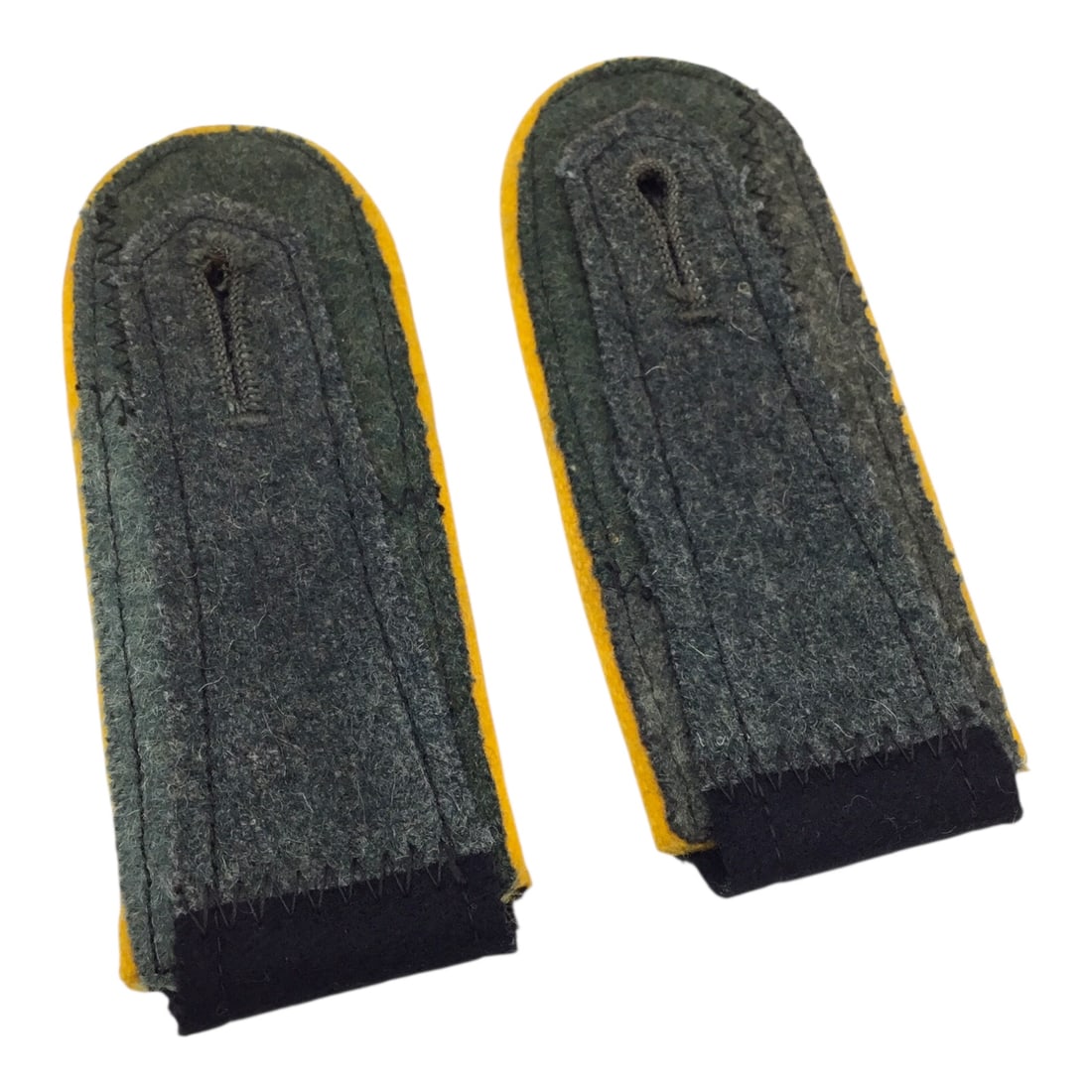 Waffen SS EM Reconnaissance (Aufklarung) Shoulder Boards (Pair): Presented here is a matching pair of German WW2 Waffen-SS Panzer Aufklarungs (Armored Reconnaissance) shoulder boards, featuring textbook construction with field-grey wool body and golden-yellow wool