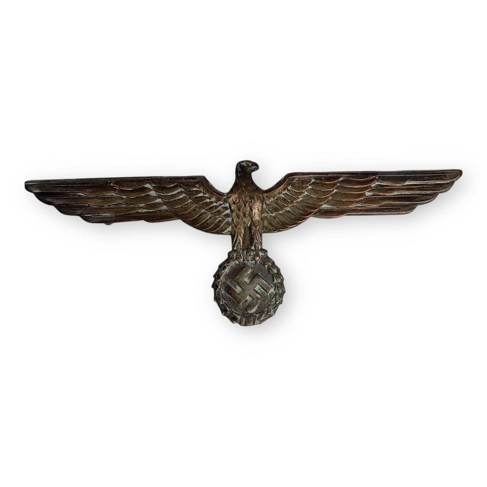 Kriegsmarine (German Navy) Summer Tunic Breast Eagle in Gold: This attractive German WWII Kriegsmarine summer tunic breast eagle is a gold-finished example retaining its original pin and mounting hardware. The lower clip shows a period repair but remains intact