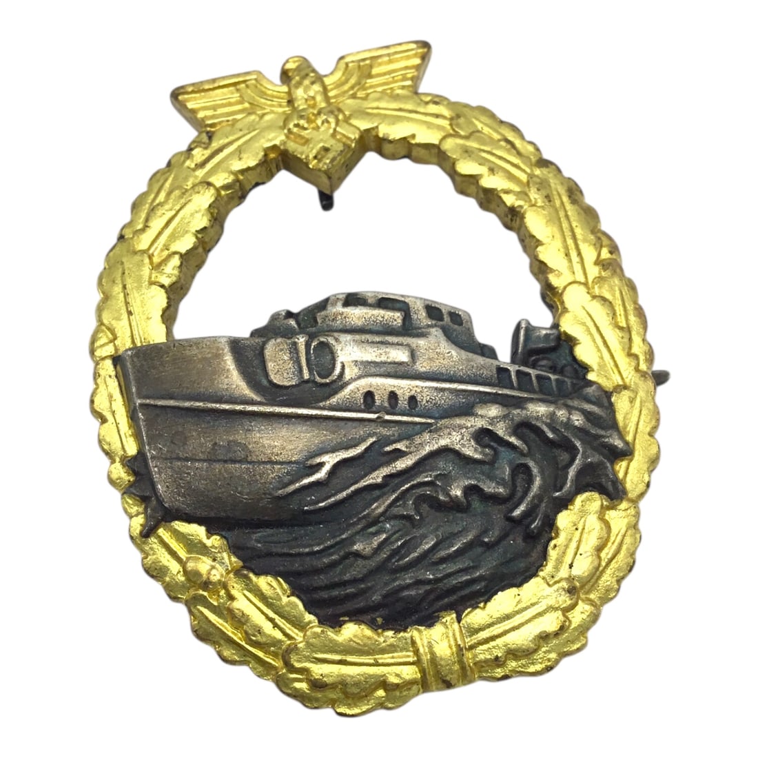 German WW2 Award Kriegsmarine S-Boat Badge, 1st Pattern by Schwerin, Berlin - Mint & All Gold Intact: This exceptional German WWII Kriegsmarine S-Boat Badge is a highly desirable 1st Pattern example by Schwerin of Berlin, presenting in truly outstanding, near-mint condition. The badge retains virtuall