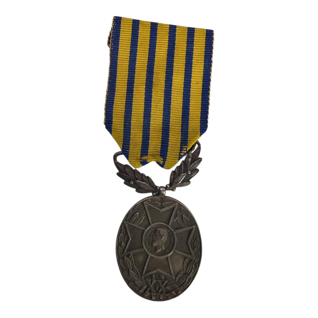 Romanian WW2 Kingdom 20-Year Military Service Award with Rare Ribbon: This scarce Romanian Kingdom 20-Year Military Service Award represents long and faithful service during a turbulent era that spanned monarchy, alliance shifts, and the Second World War. Issued under t