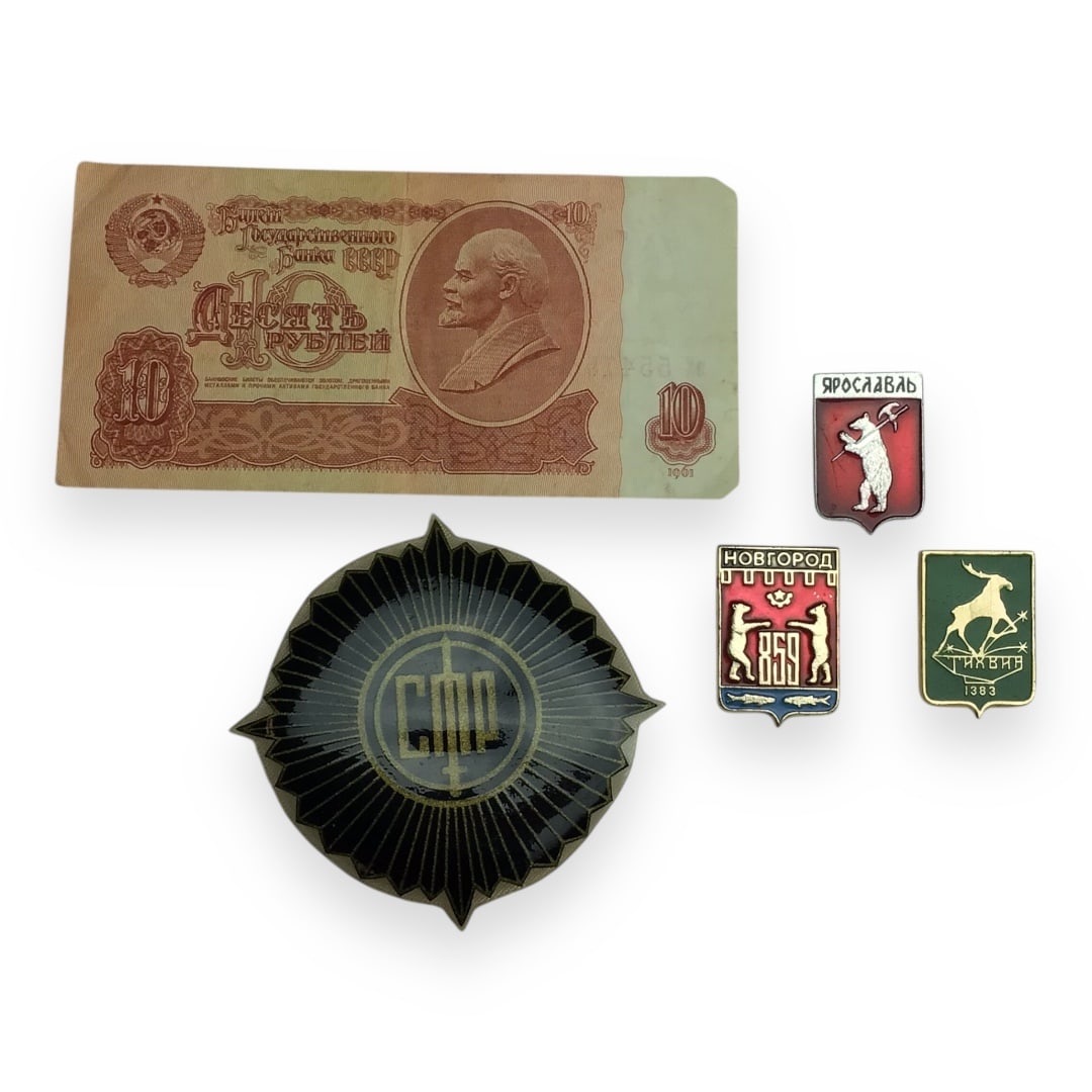 Russian Soviet Collection of period Pins and Money: This is a fascinating grouping of five authentic Soviet-era collectibles, consisting of four enamel pins and one piece of Soviet currency. Dating from the height of the USSR, these items offer ins