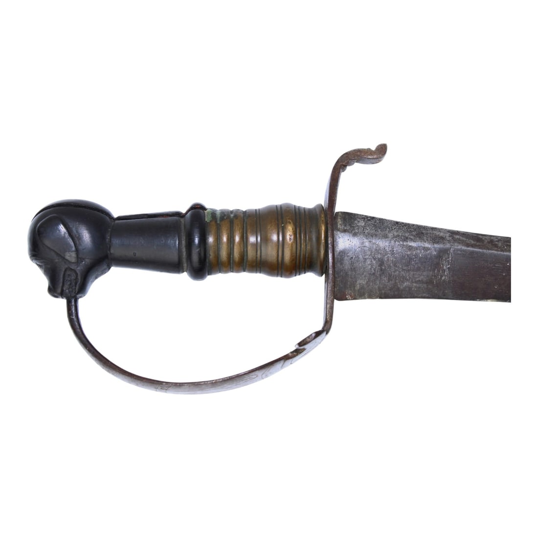 American Revolutionary War Era American-Made Officer Sword with Hound Head Pommel: This American Revolutionary War era officer’s sword is an American-made example with a compact and highly evocative fighting form. The sword features a single-edged blade with a clipped tip, now sho