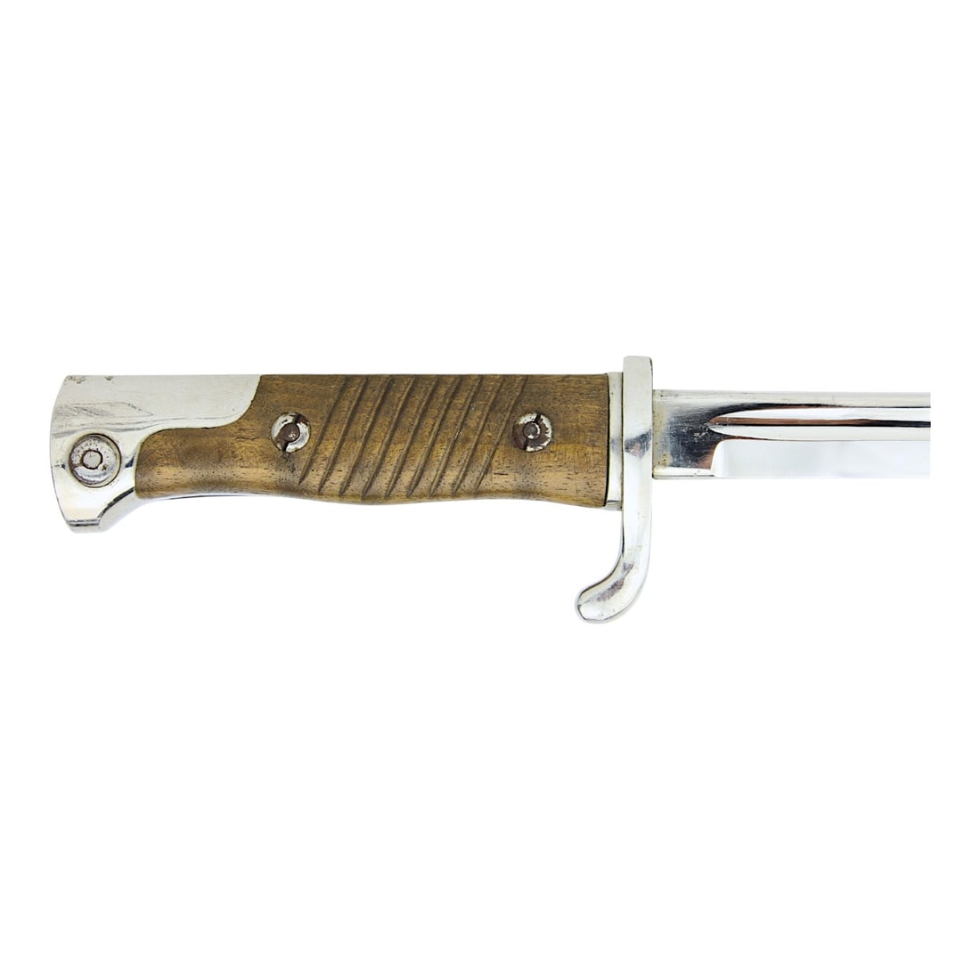Peruvian Contract Quillback Bayonet by Carl Eickhorn, Solingen: This impressive Peruvian Contract Quillback Bayonet is a military edged weapon manufactured by the renowned Solingen firm Carl Eickhorn for export service in South America. Measuring approximately 28 
