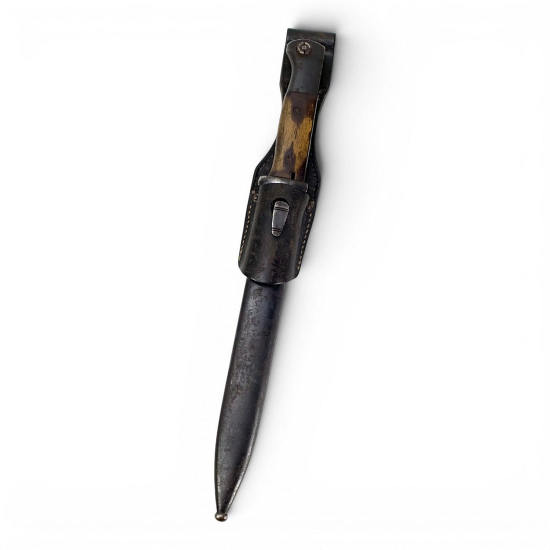 German WW2 K-98 Bayonet F.W. Höller Solingen with serial number matching Sheath and Frog blade: This highly desirable German WWII K98 bayonet is a scarce pre-war 1935 “G” date example manufactured by F.W. Höller of Solingen. The blade is stamped S/177/G, with the “G&rd