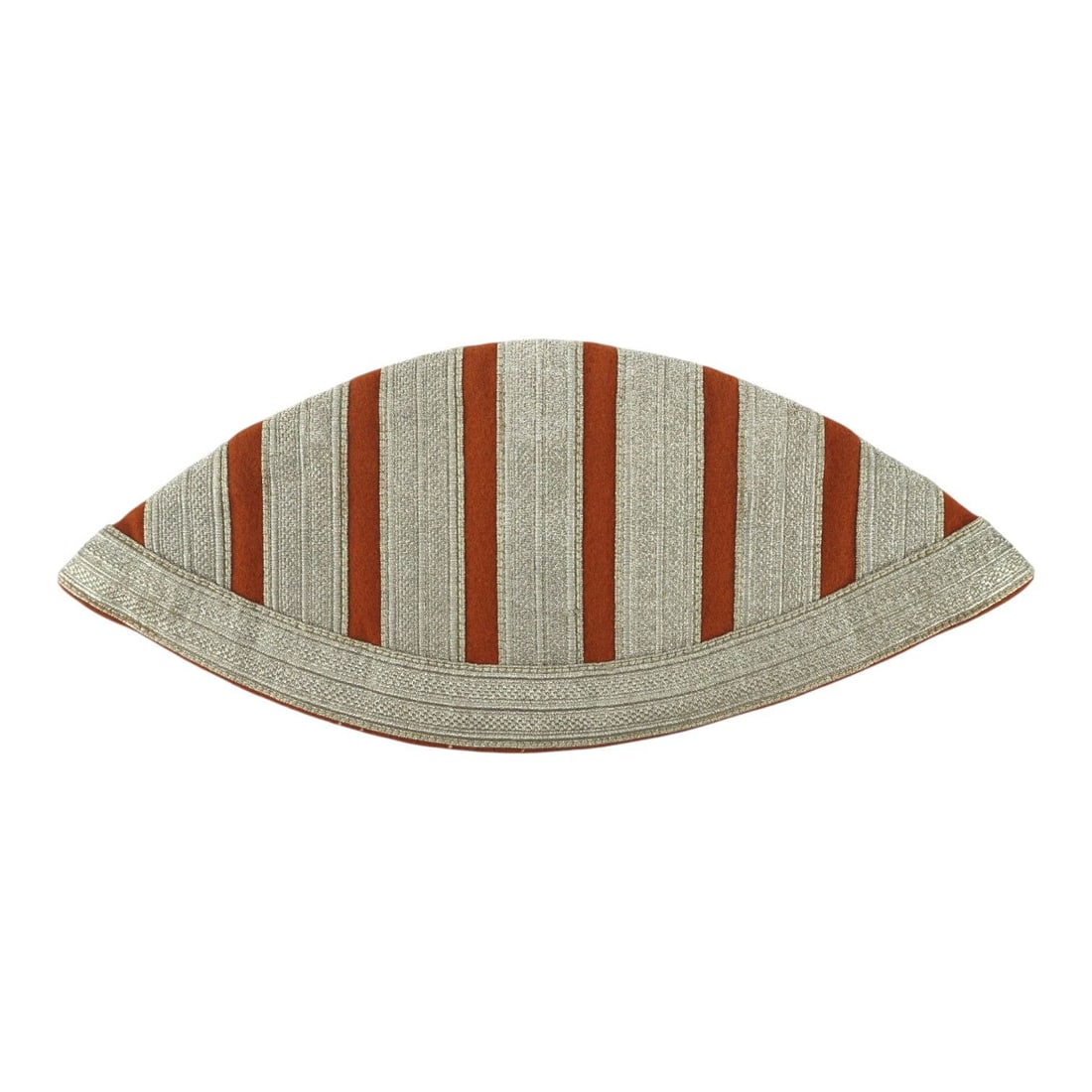 German WWII Heer Musikkorps Drum Major Swallow’s Nest, Possible Concentration Camp Variant: This German World War II Army Heer Musikkorps Drum Major swallow’s nest shoulder uniform designation is a rare military musician’s uniform accessory from the WWII era. These distinctive shoulder p