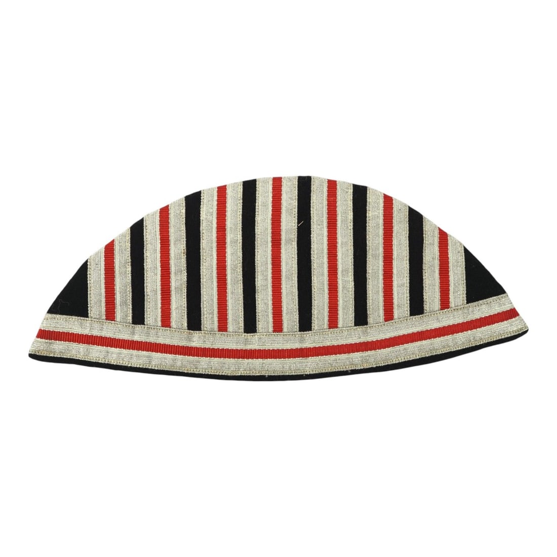 Rare German WW2 Waffen-SS Artillery Musikkorps Drum Major Swallow’s Nest: This German World War II Waffen-SS Artillery Musikkorps Drum Major swallow’s nest shoulder uniform designation is a rare and highly desirable military musician’s uniform piece. The color combinati