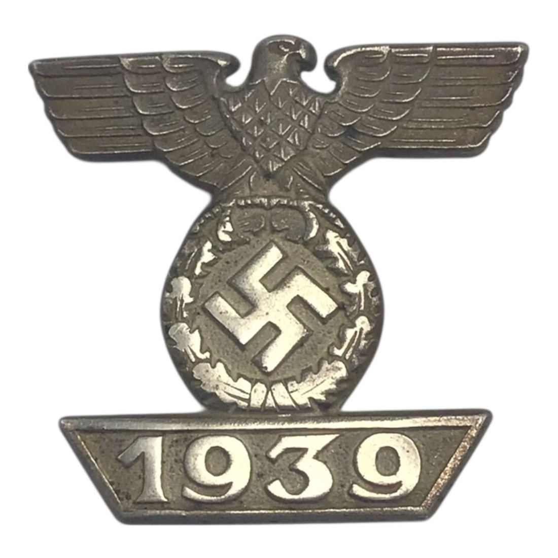 German WW2 1939 Clasp to the Iron Cross II Class Maker Marked L/4 Steinhauer & Lück, based in: This original German WWII 1939 Clasp to the Iron Cross 2nd Class is a desirable maker-marked example stamped L/4 for Steinhauer & Lück of Lüdenscheid, one of the most recognized manufacturers