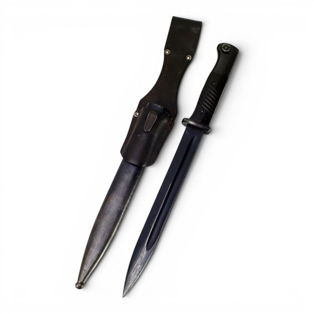 German WW2 K-98 Bayonet by F.W. Höller Solingen 1939 with matching blade and sheath serial number (1 of 8)