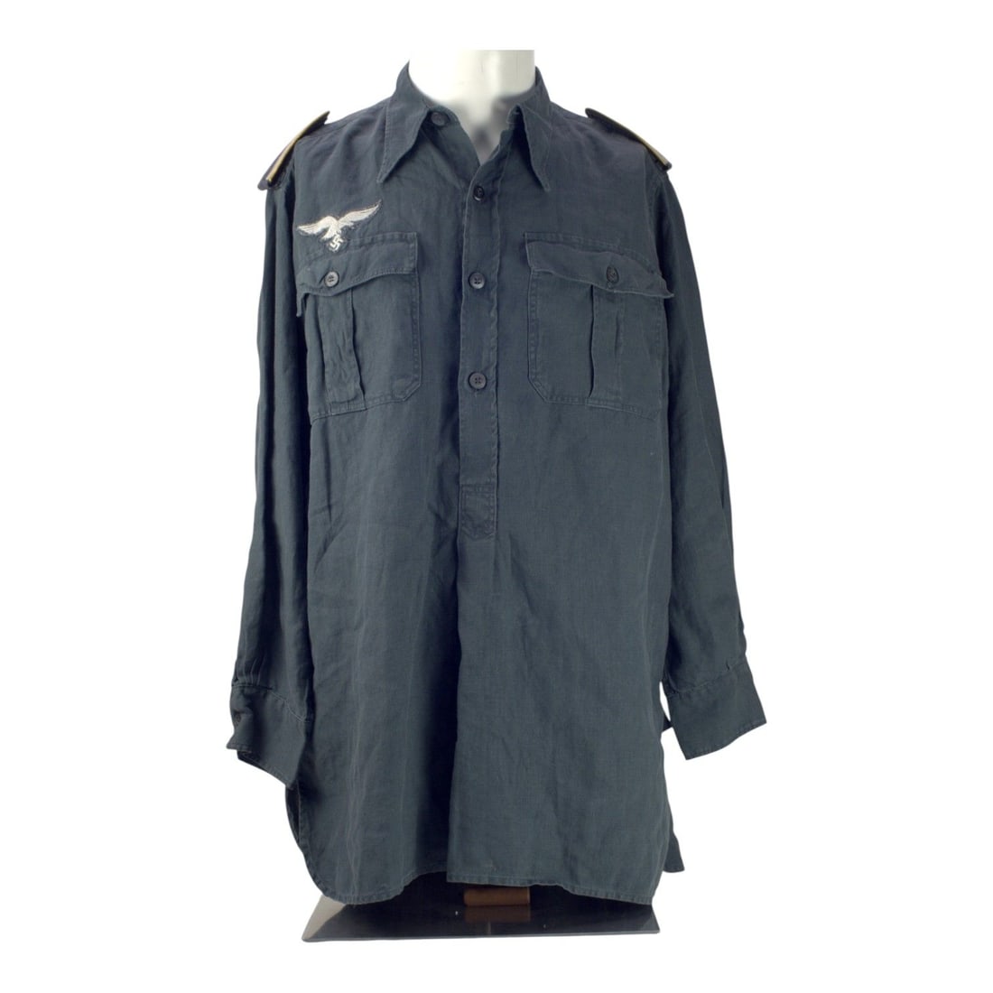 German WW2 Luftwaffe Unteroffizier Flieger / Fallschirmjager Blue Service Shirt with Eagle: This attractive German World War II Luftwaffe Unteroffizier Flieger / Fallschirmjager blue service shirt is a well-preserved example of the practical uniform garments worn by Luftwaffe personnel durin