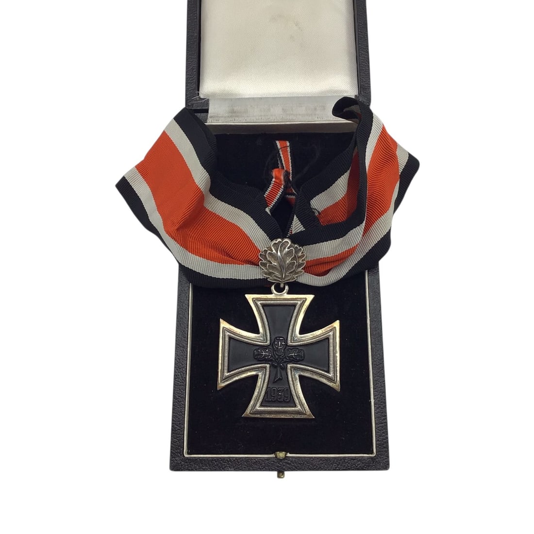 German WW2 1939 800 Silver Knight’s Cross with Oak Leaves in Presentation Case: This German WWII 1939 Knight’s Cross of the Iron Cross with Oak Leaves, or Ritterkreuz des Eisernen Kreuzes mit Eichenlaub, is an 800 silver-framed example presented with its Oak Leaves cluster, ful